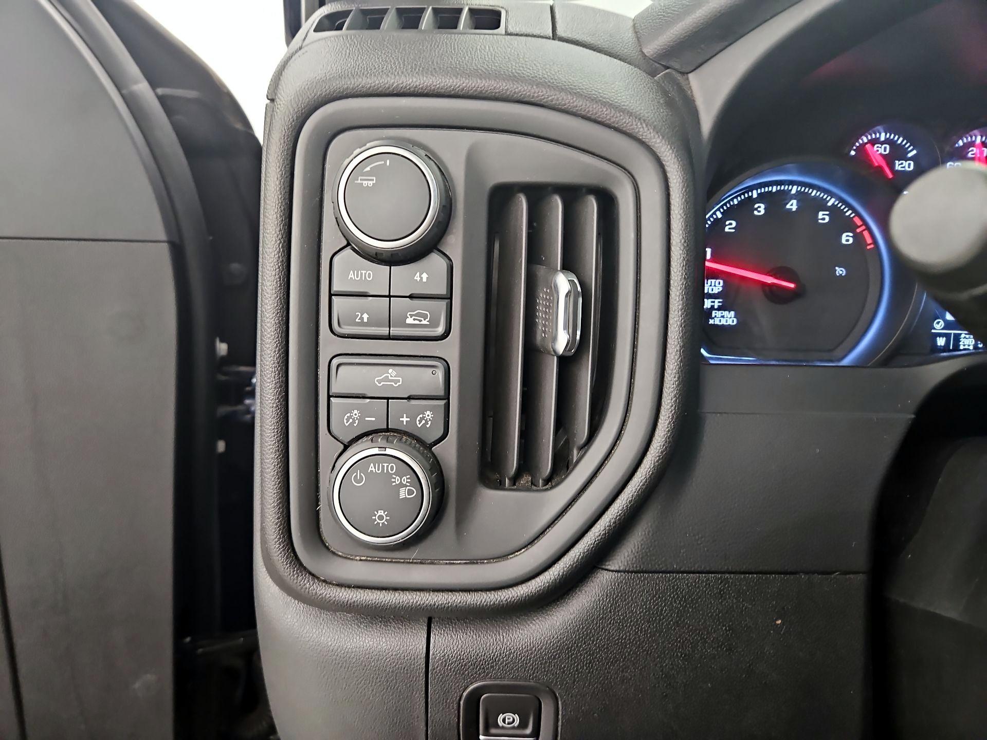 Thumbnail: 2020 Chevrolet Silverado 1500 - 13