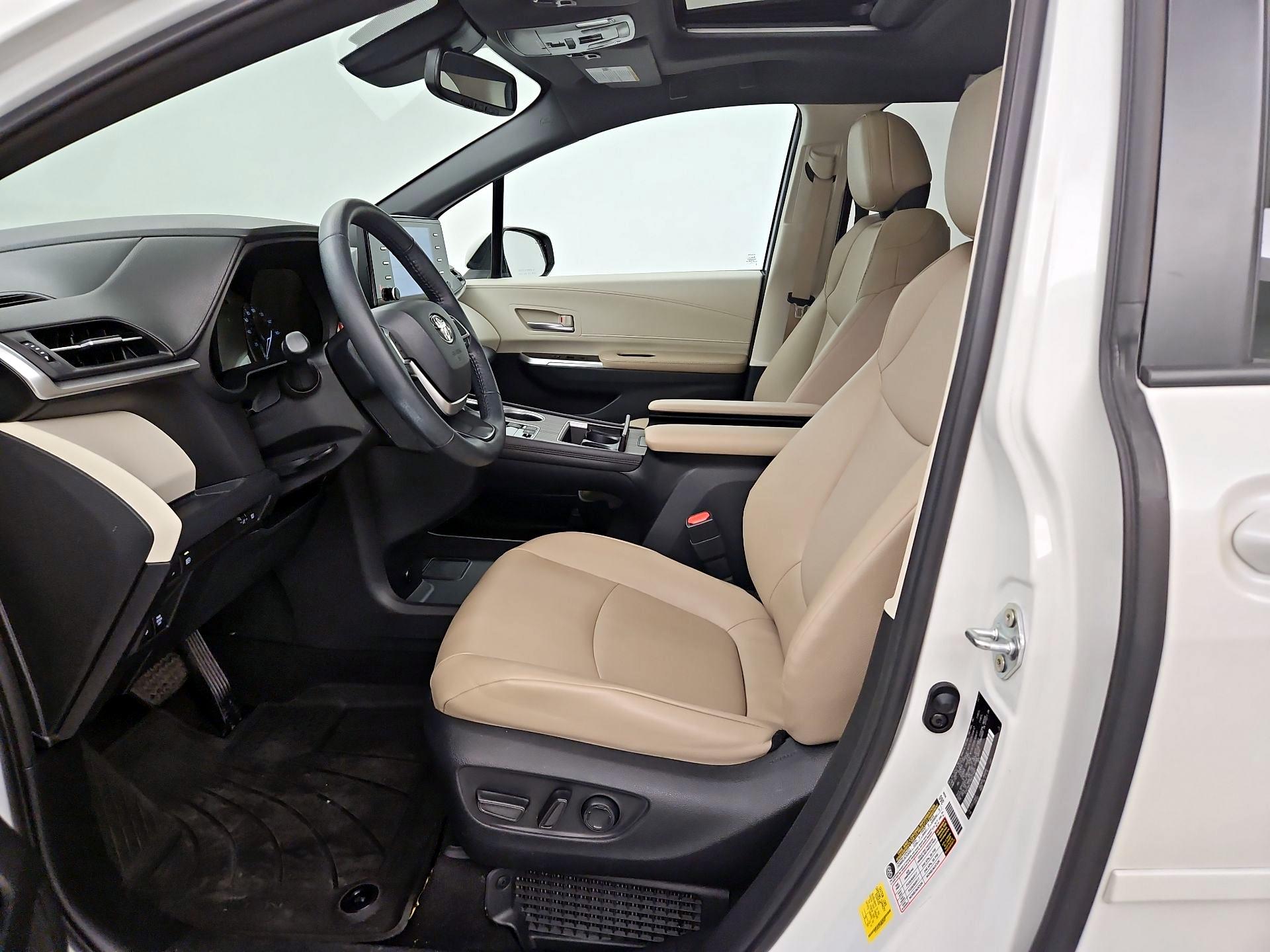 Thumbnail: 2021 Toyota Sienna - 11