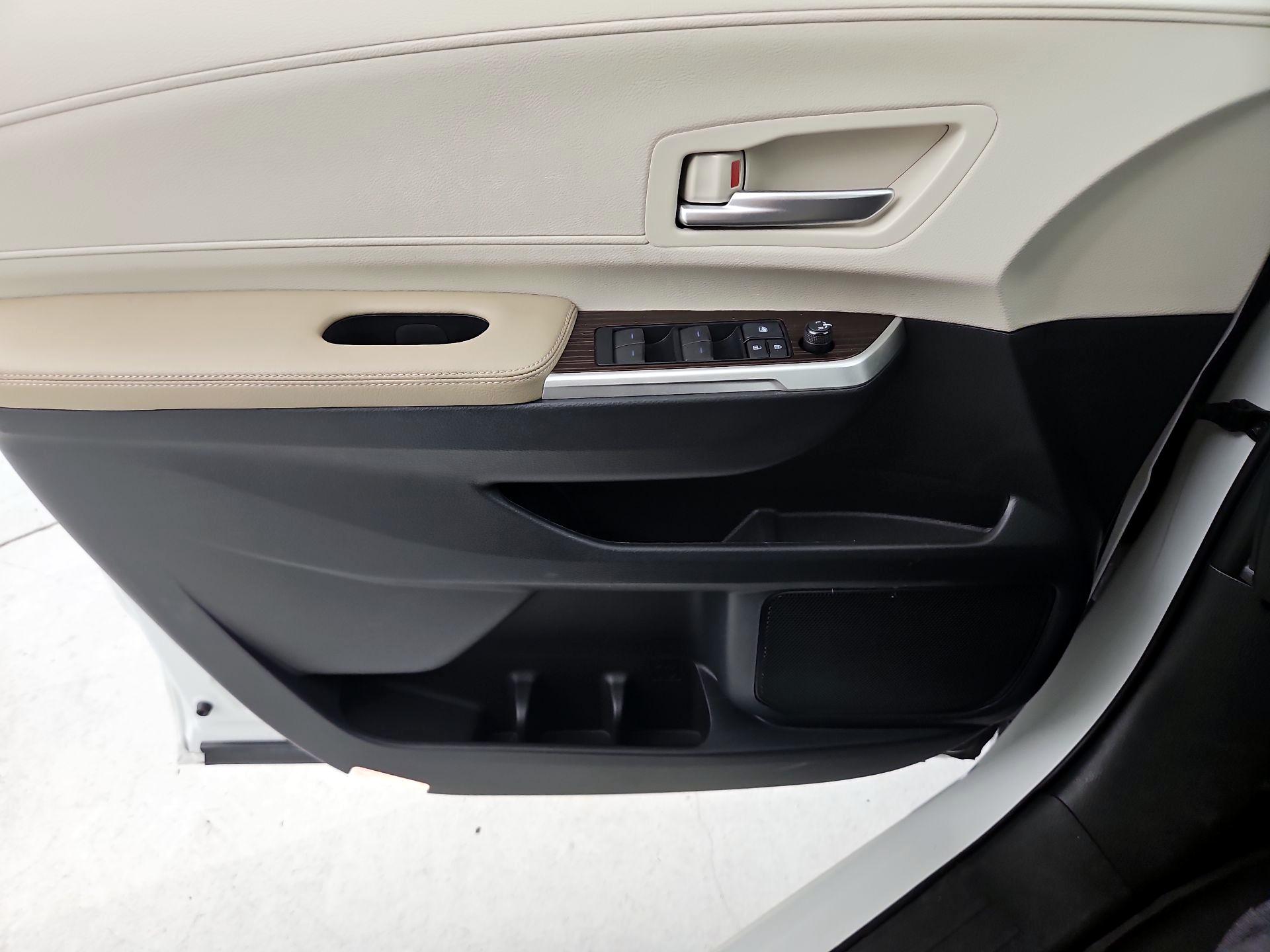 Thumbnail: 2021 Toyota Sienna - 12