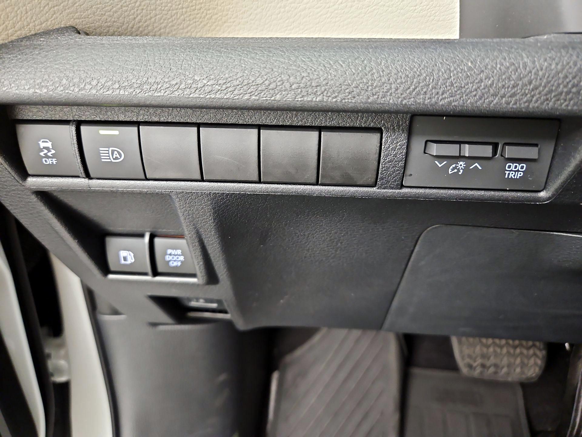 Thumbnail: 2021 Toyota Sienna - 13