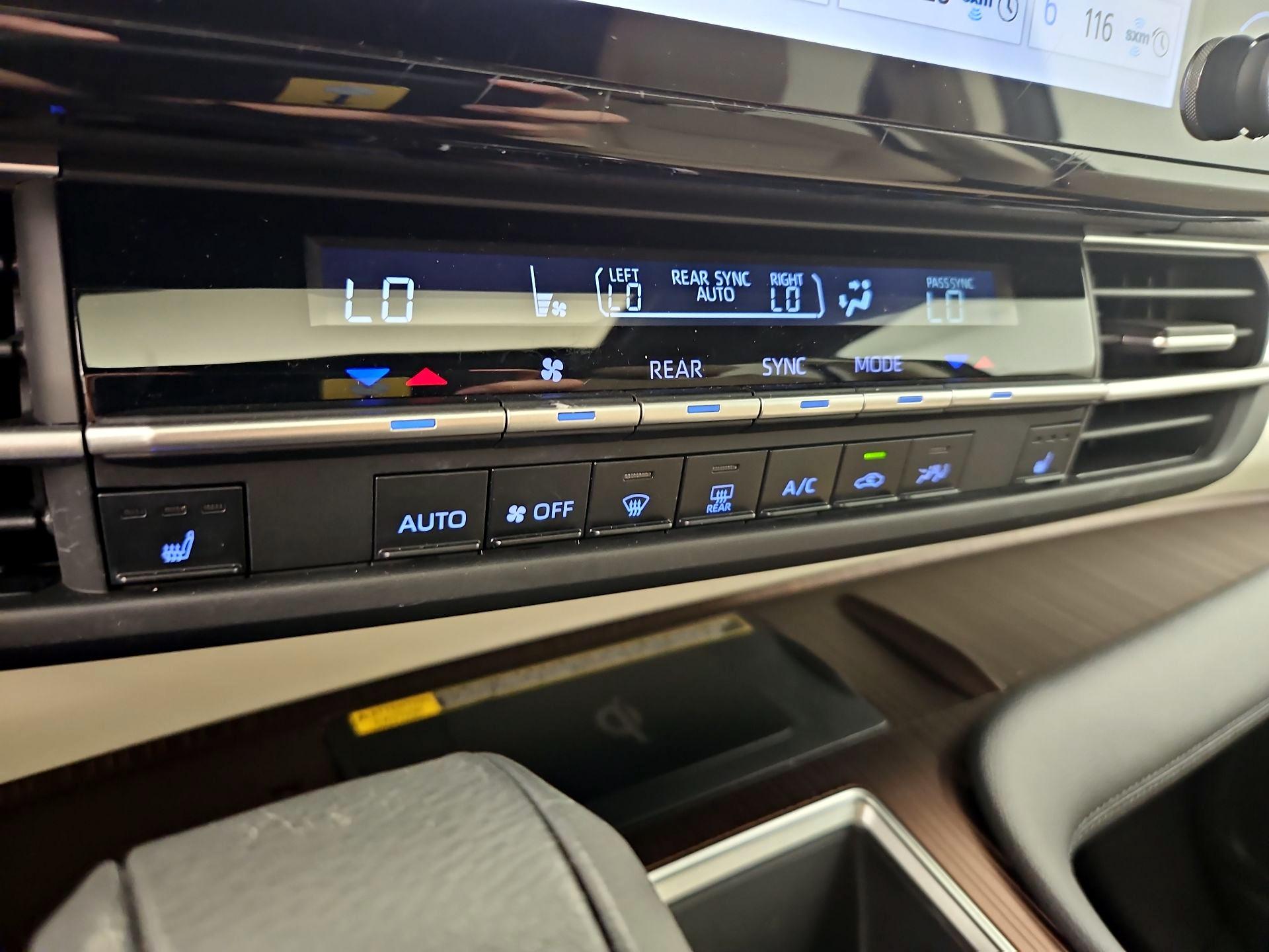 Thumbnail: 2021 Toyota Sienna - 17