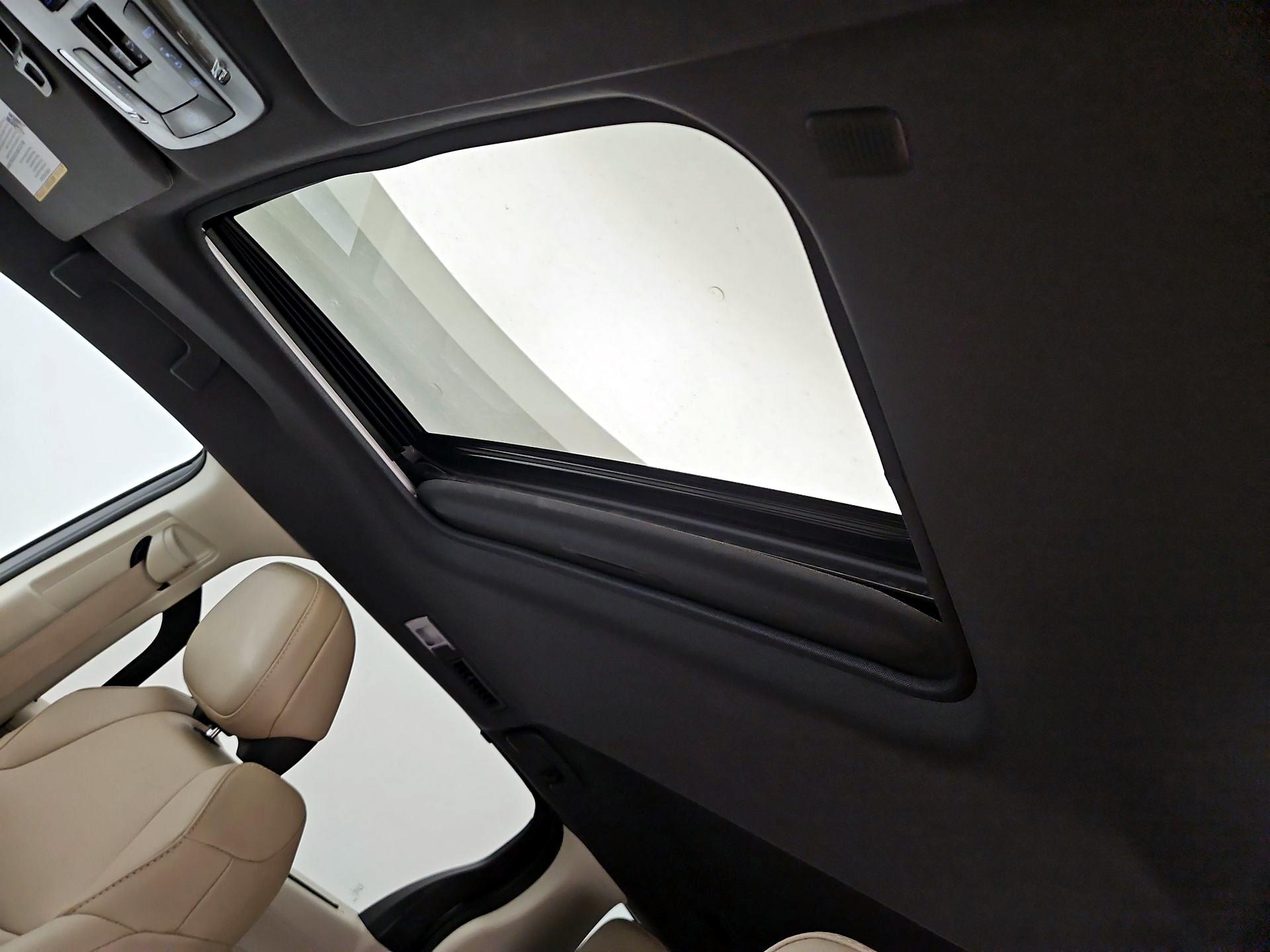 Thumbnail: 2021 Toyota Sienna - 20