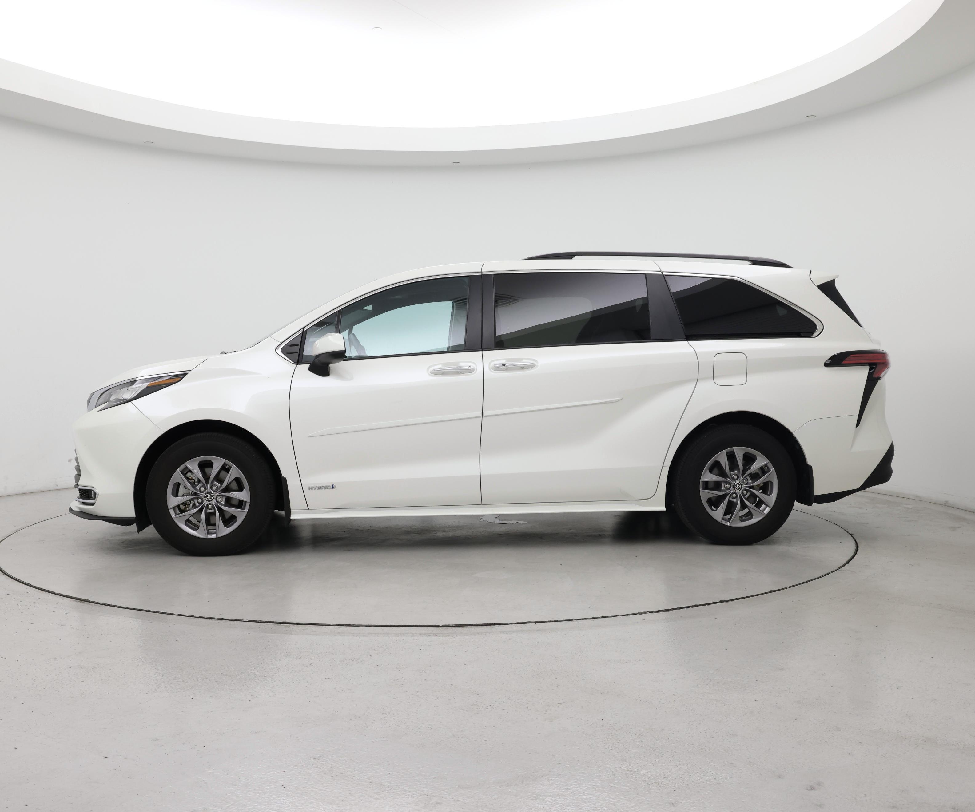 Thumbnail: 2021 Toyota Sienna - 3