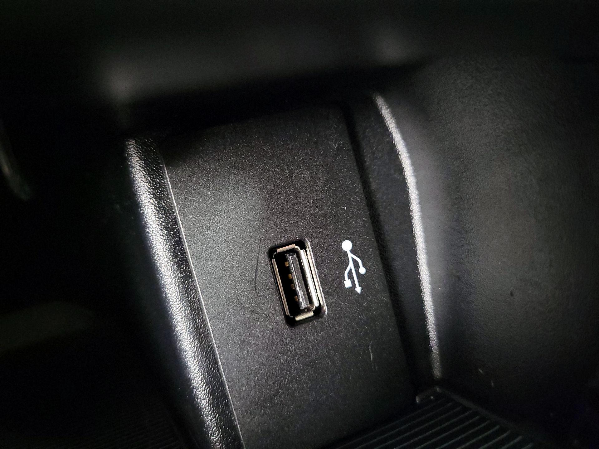 Thumbnail: 2018 Ford Edge - 18