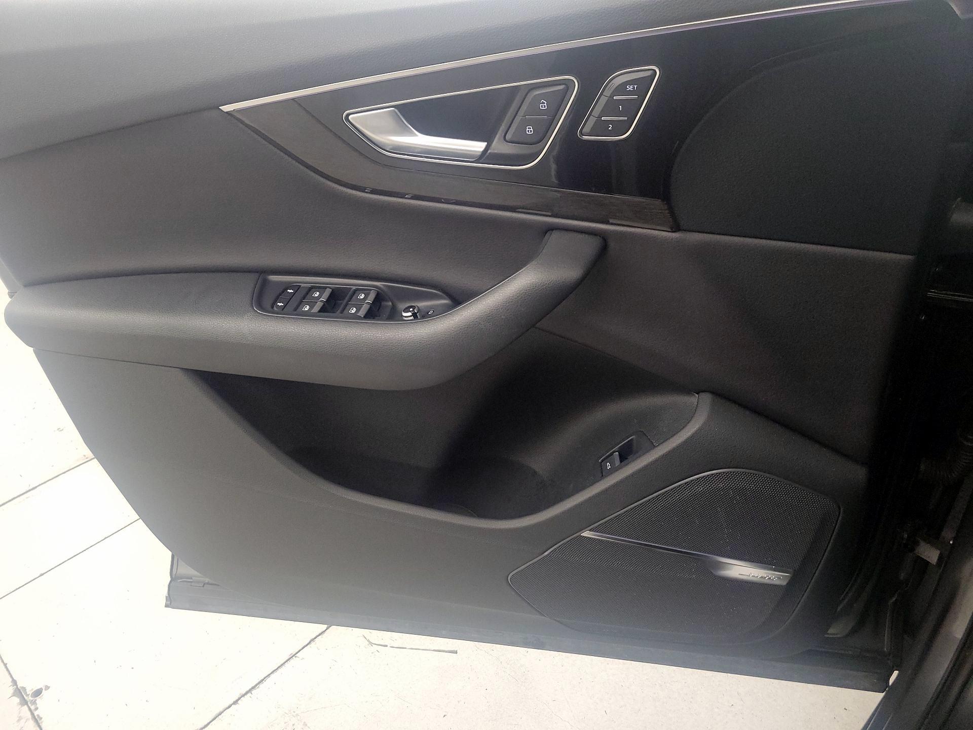 Thumbnail: 2017 Audi Q7 - 12