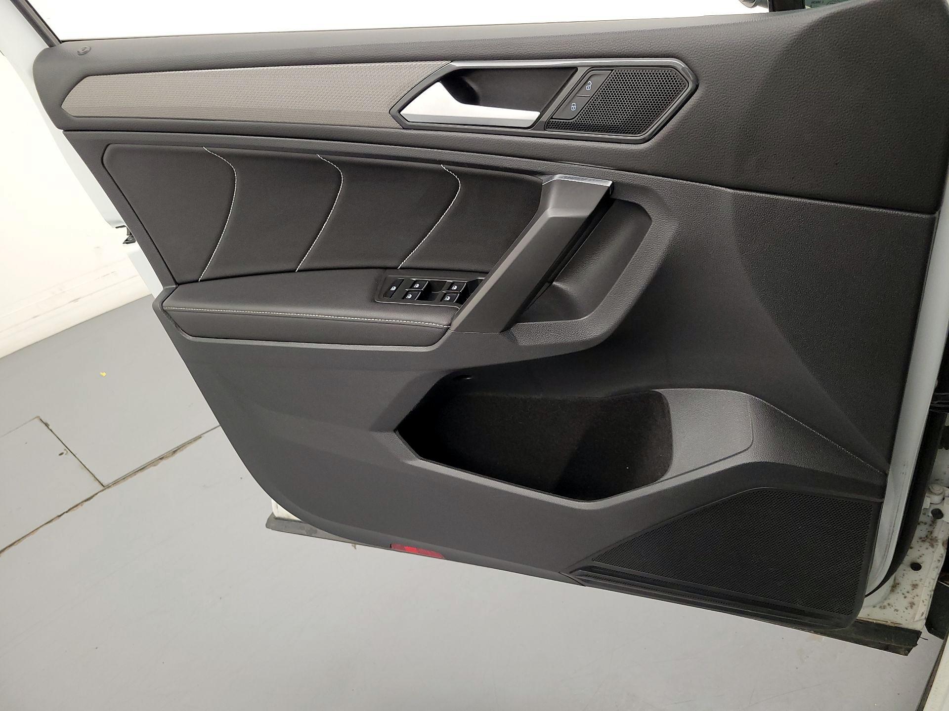 Thumbnail: 2022 Volkswagen Tiguan - 12