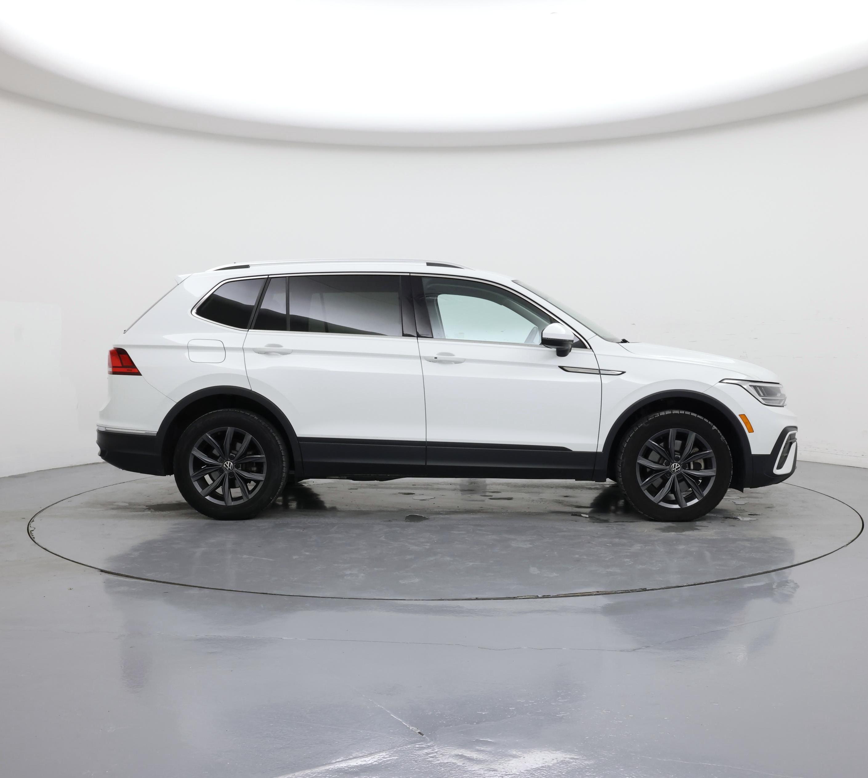 Thumbnail: 2022 Volkswagen Tiguan - 7