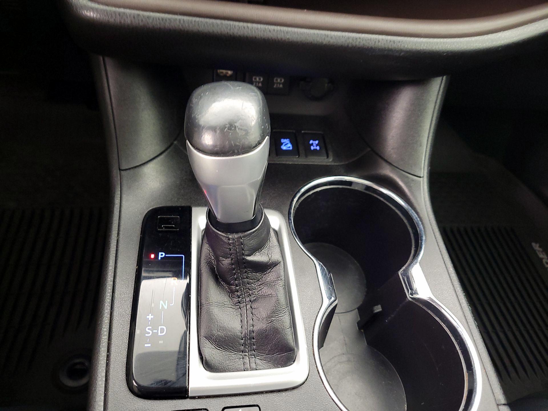 Thumbnail: 2017 Toyota Highlander - 17