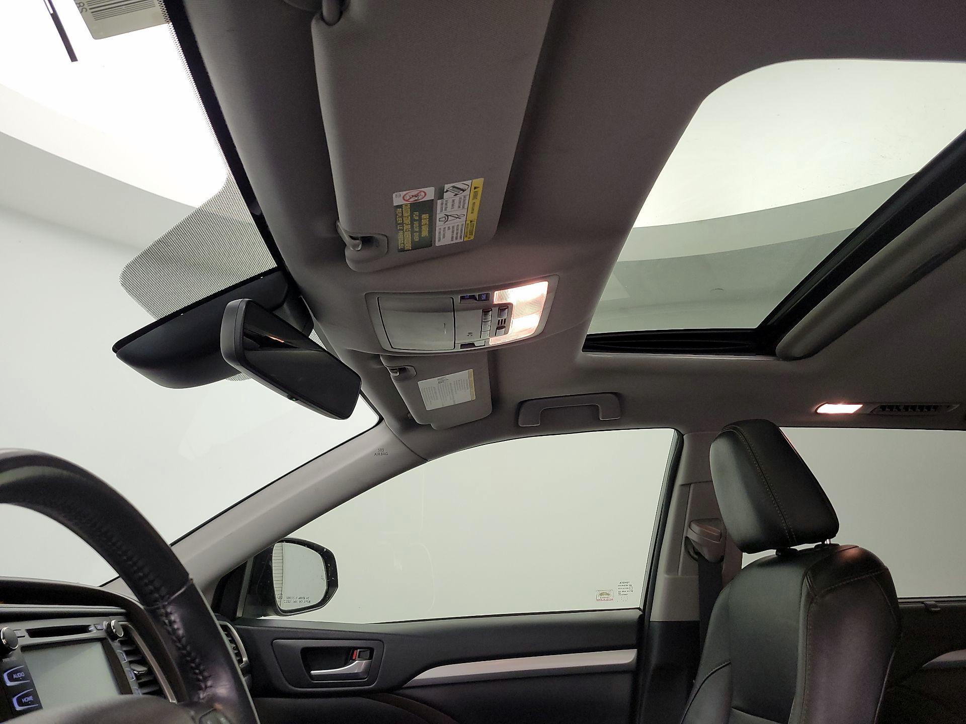 Thumbnail: 2017 Toyota Highlander - 19