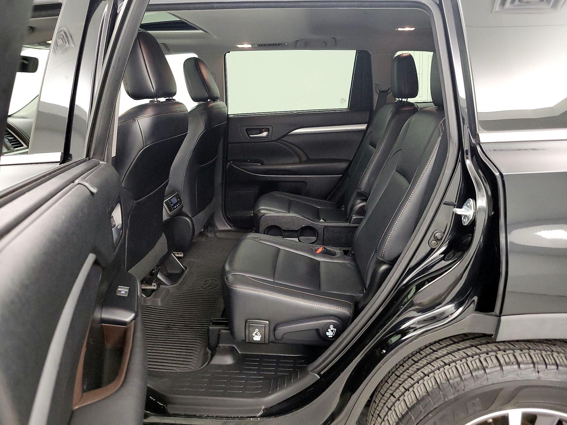 Thumbnail: 2017 Toyota Highlander - 20