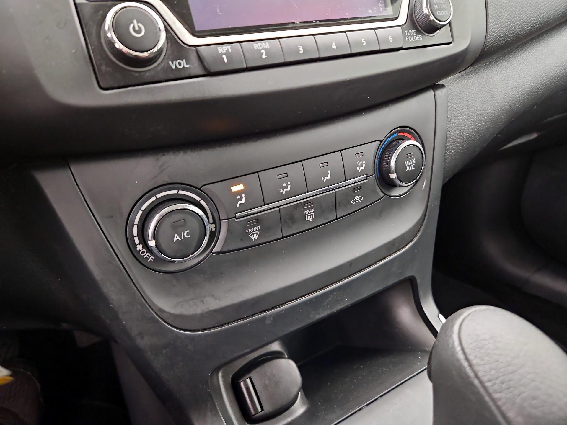 Thumbnail: 2018 Nissan Sentra - 16