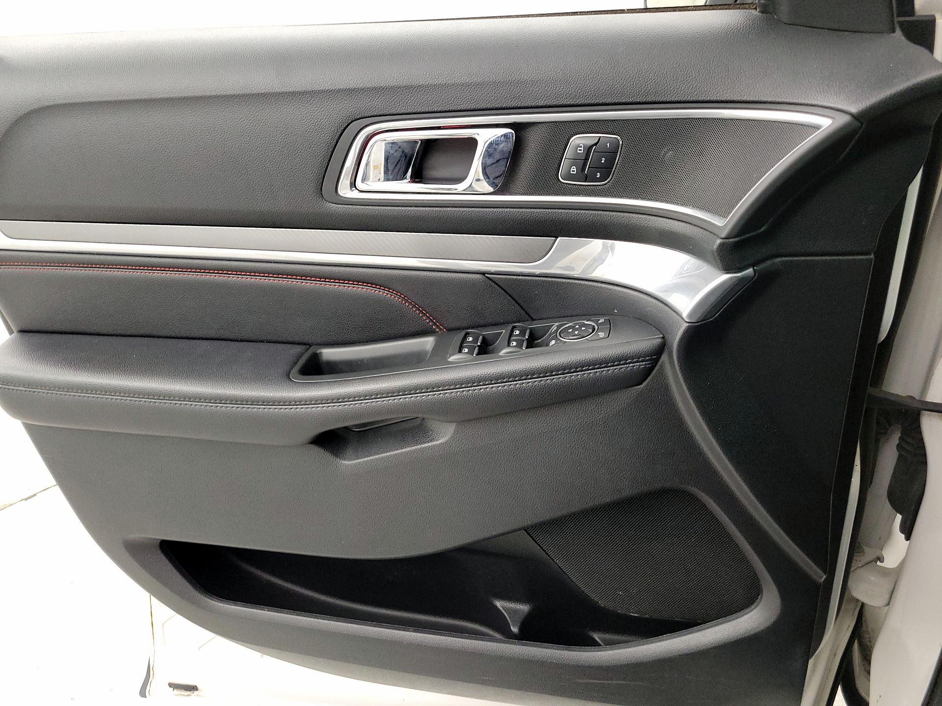 Thumbnail: 2017 Ford Explorer - 12