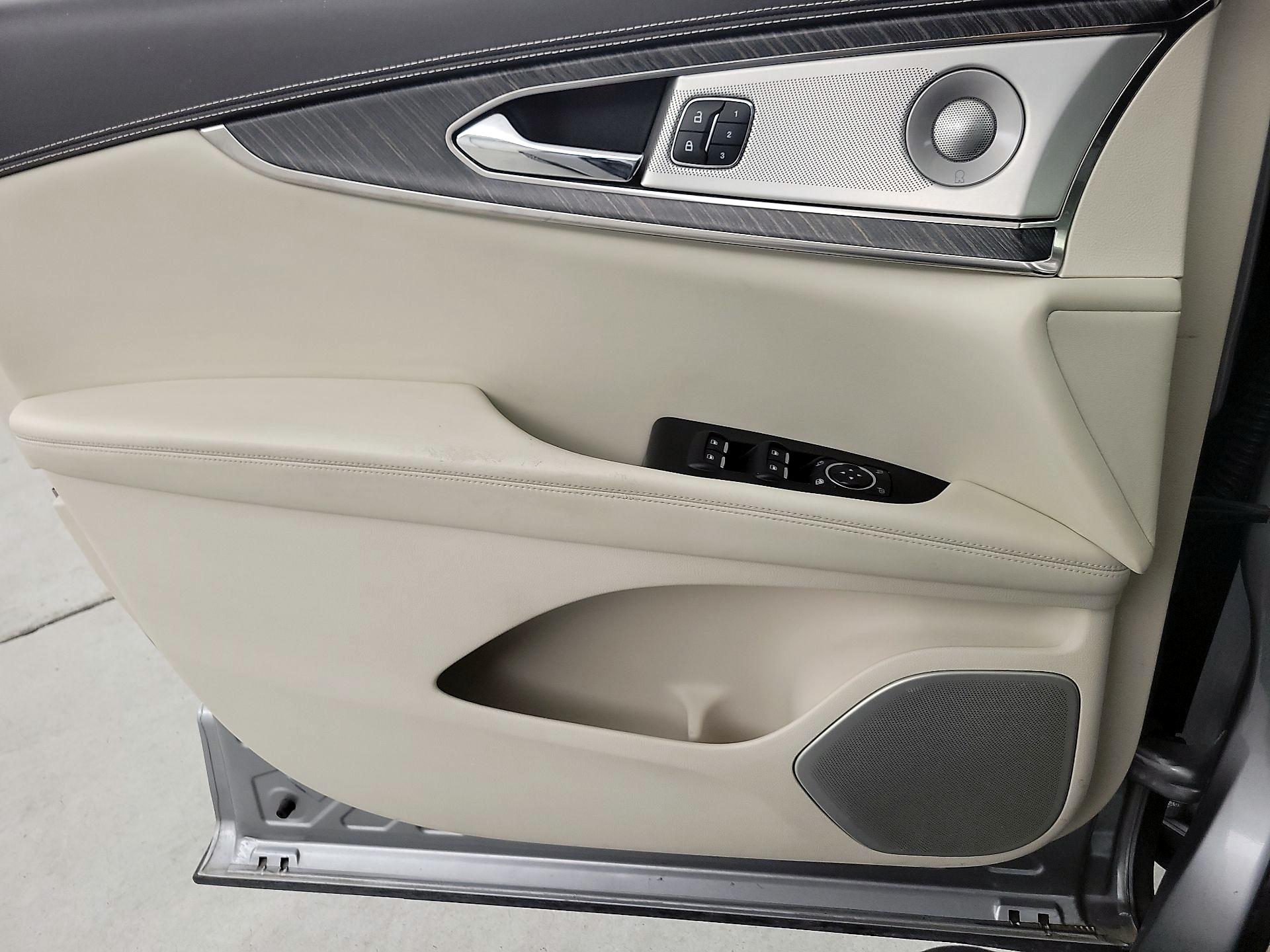 Thumbnail: 2020 Lincoln Nautilus - 12