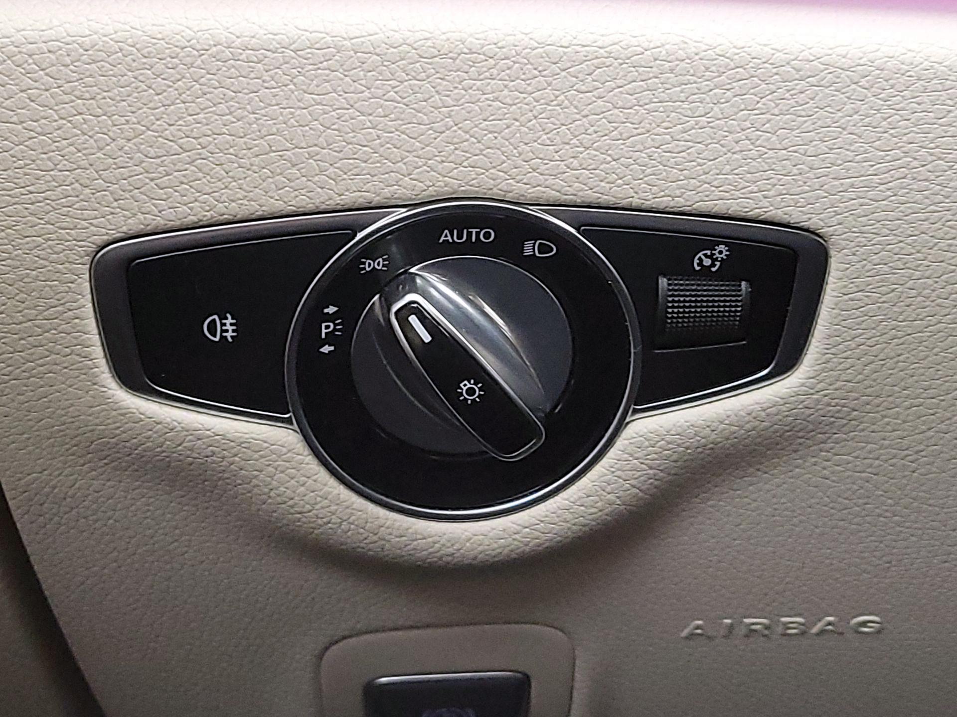 Thumbnail: 2020 Mercedes-Benz E-Class - 13