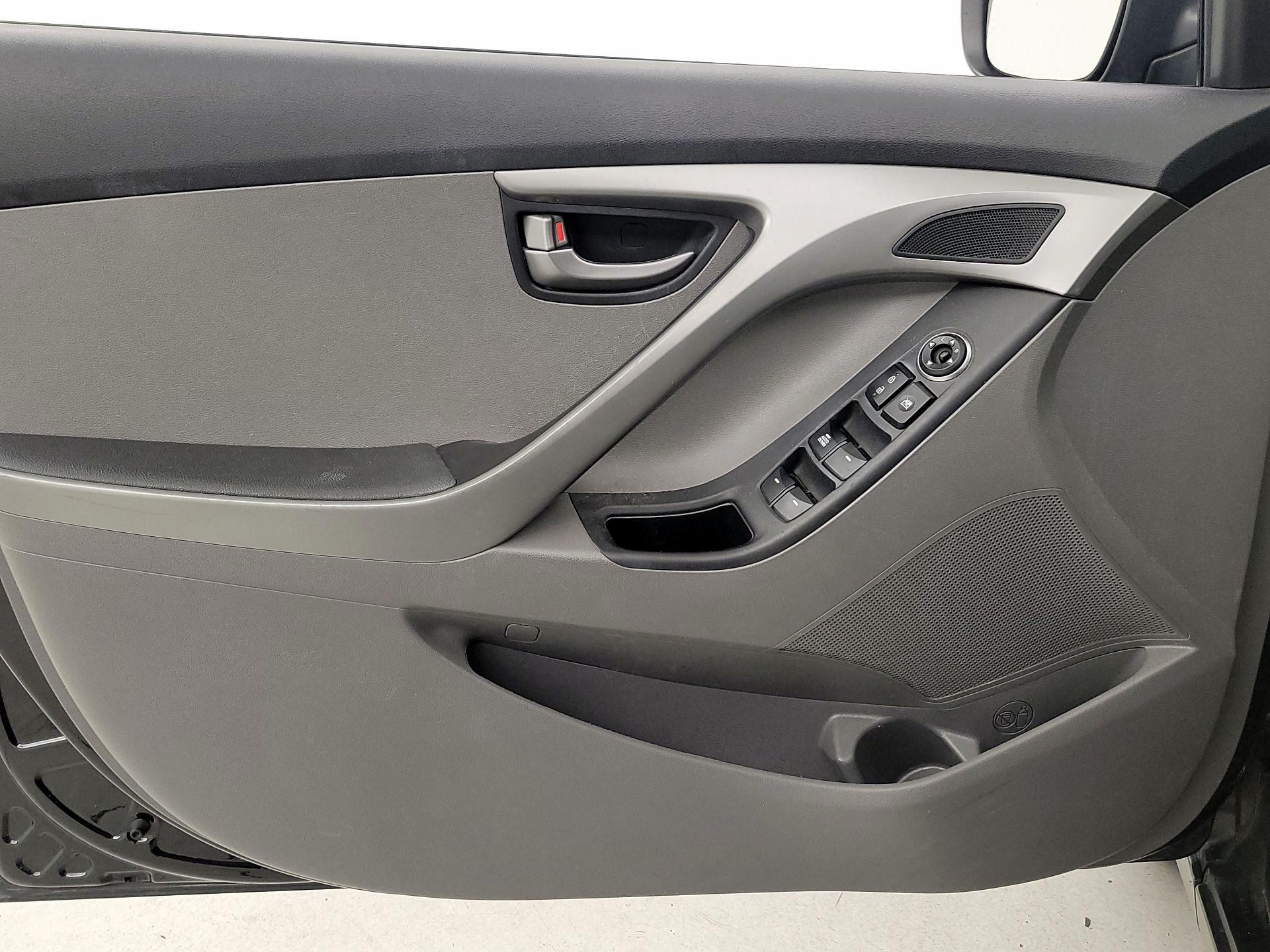 Thumbnail: 2016 Hyundai Elantra - 12