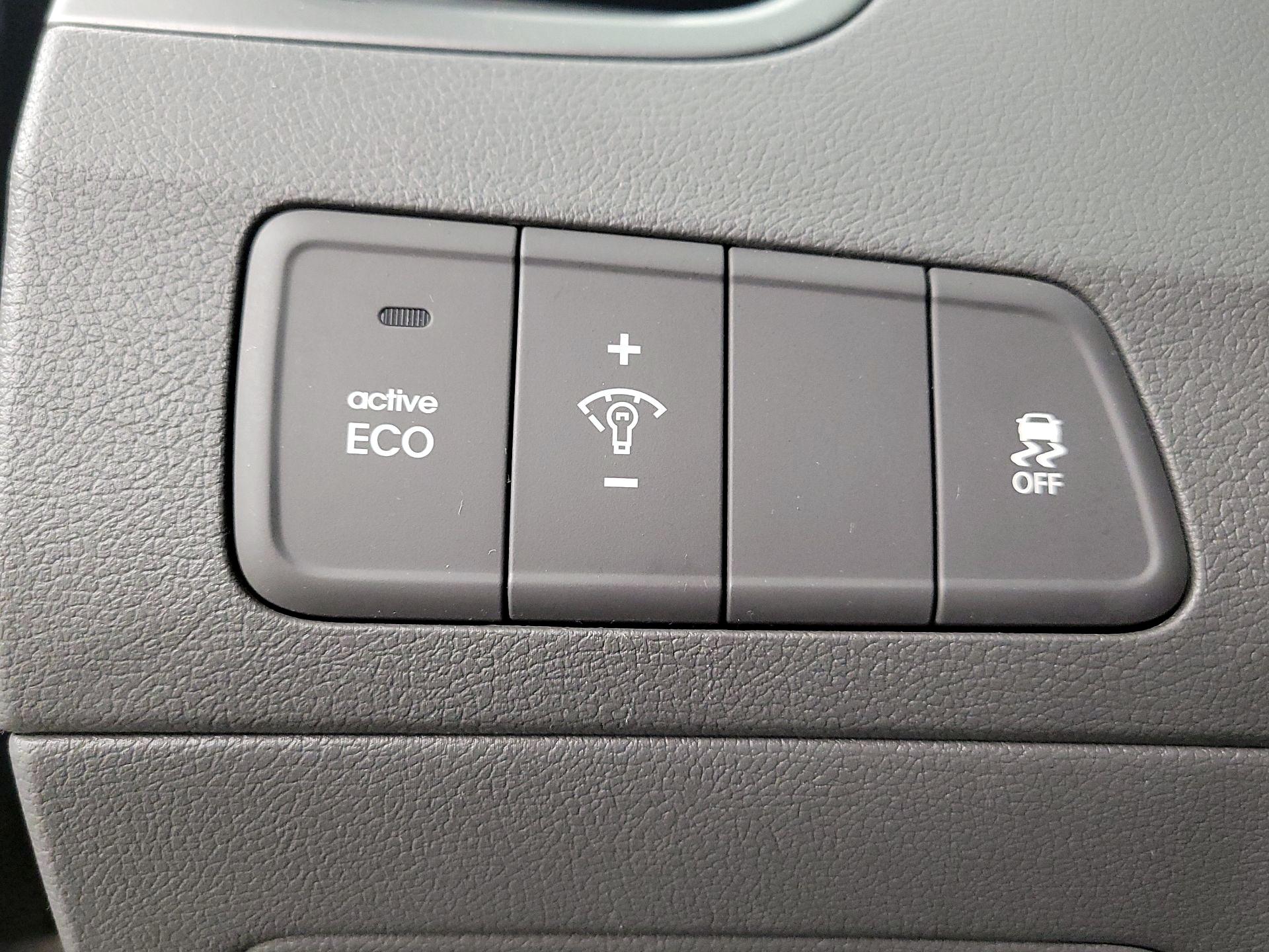 Thumbnail: 2016 Hyundai Elantra - 13