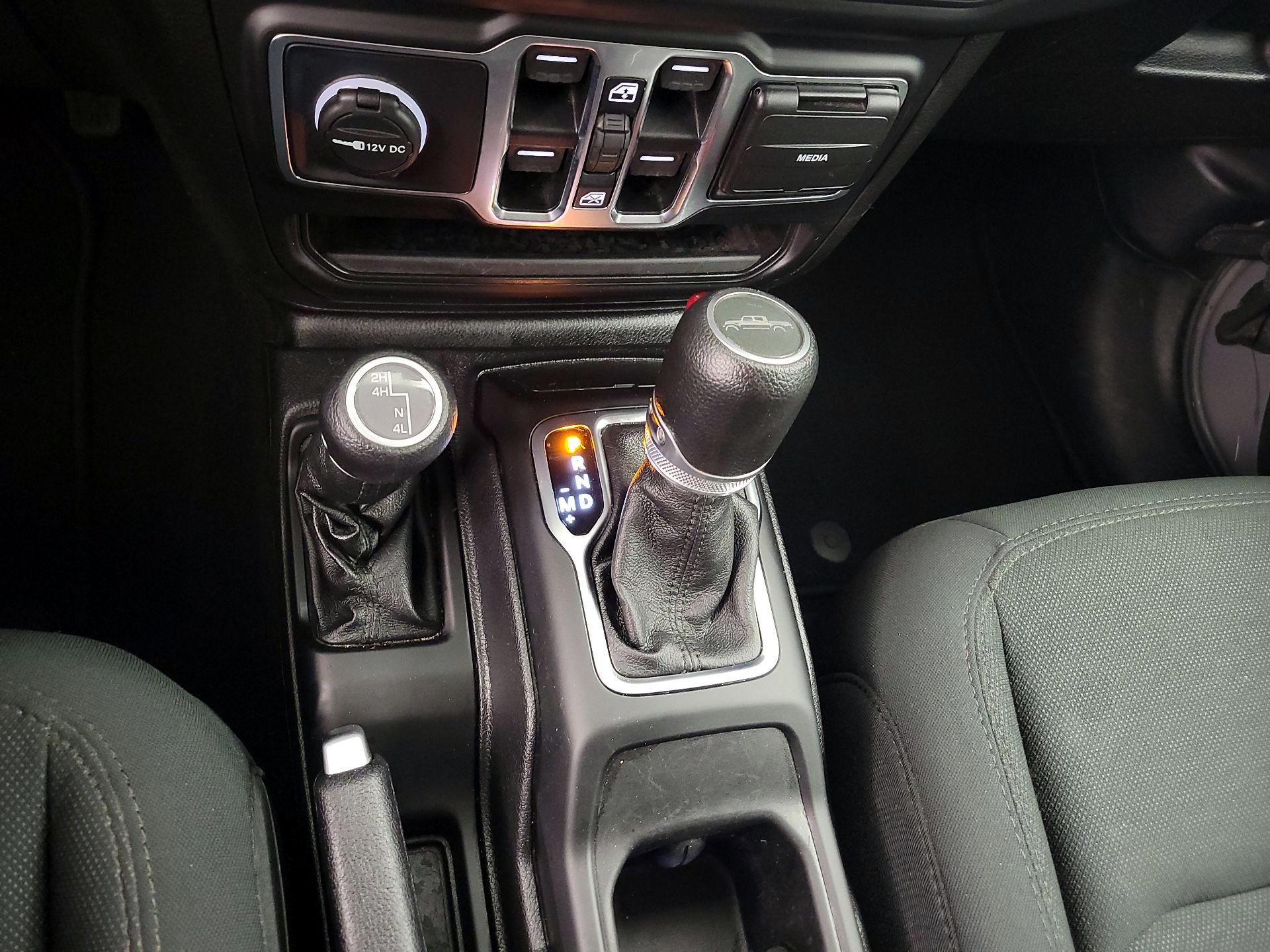 Thumbnail: 2021 Jeep Gladiator - 17