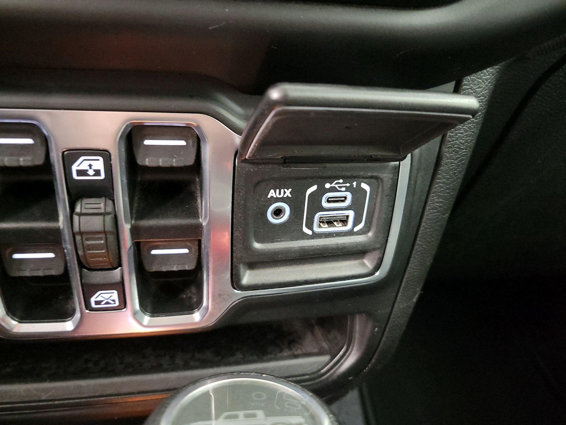 Thumbnail: 2021 Jeep Gladiator - 18