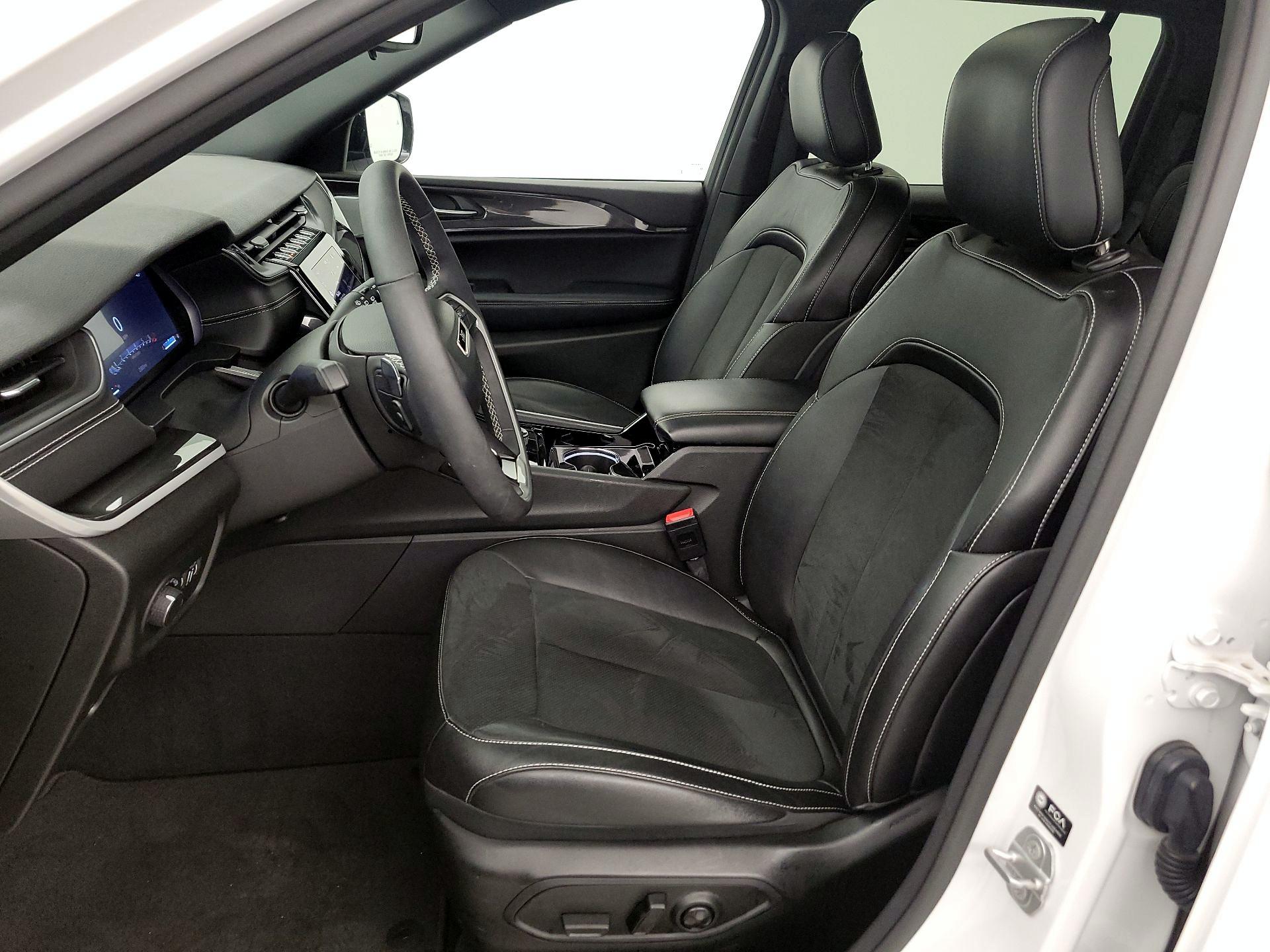 Thumbnail: 2023 Jeep Grand Cherokee - 11