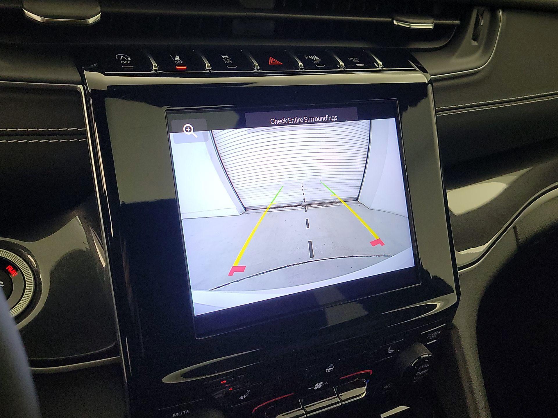 Thumbnail: 2023 Jeep Grand Cherokee - 14