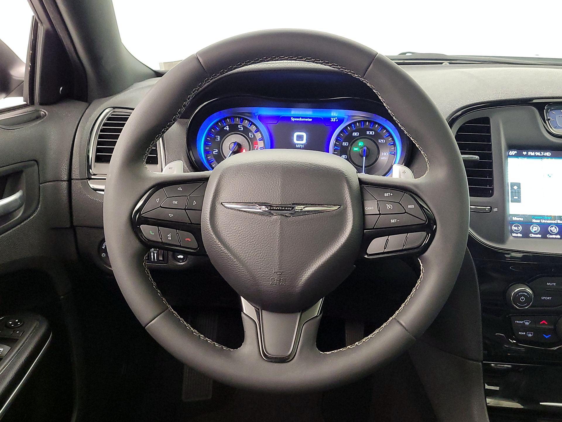 Thumbnail: 2023 Chrysler 300 - 10