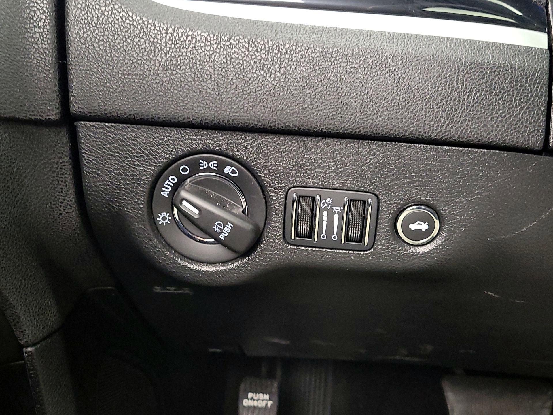 Thumbnail: 2023 Chrysler 300 - 13