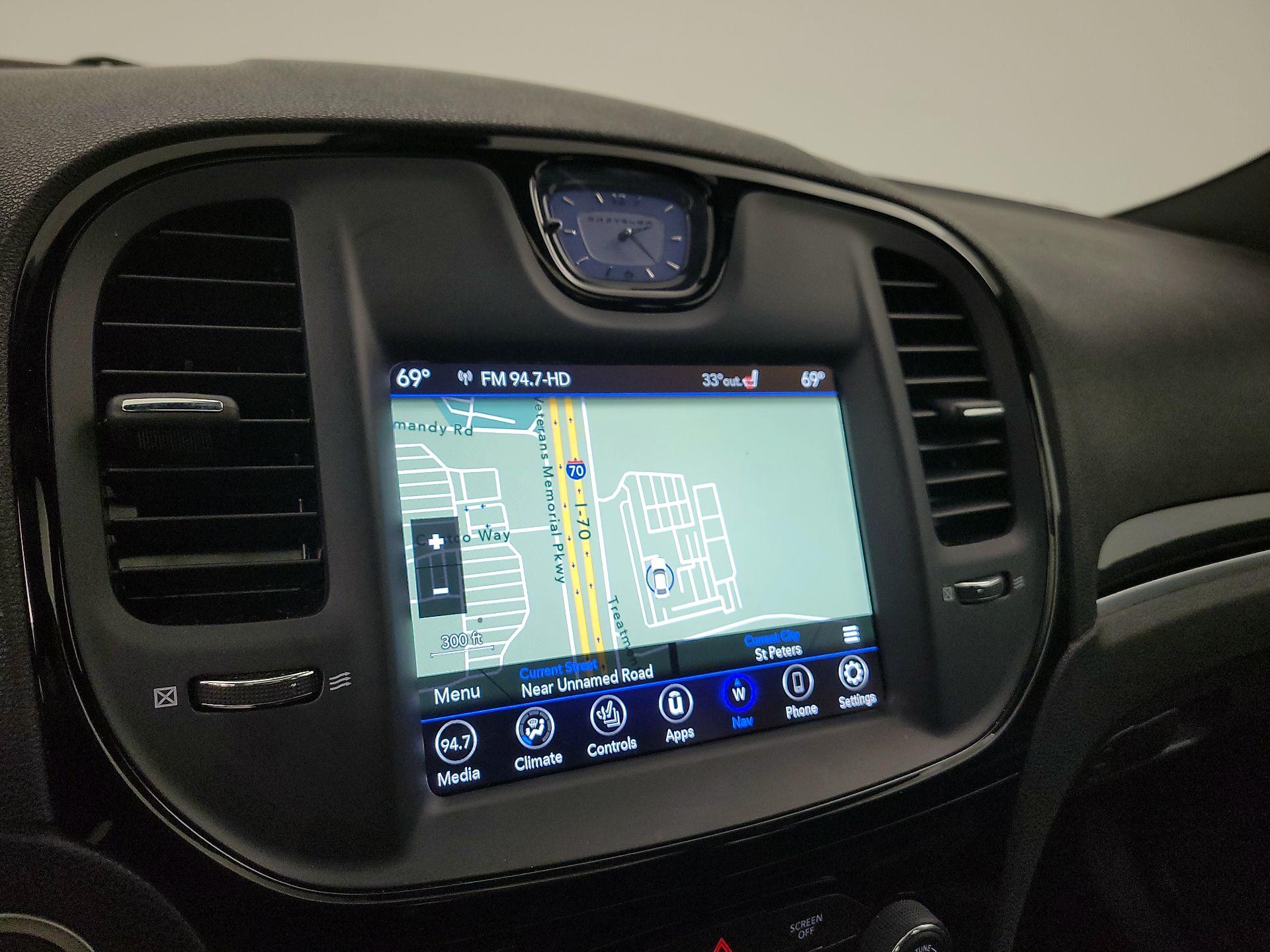 Thumbnail: 2023 Chrysler 300 - 14