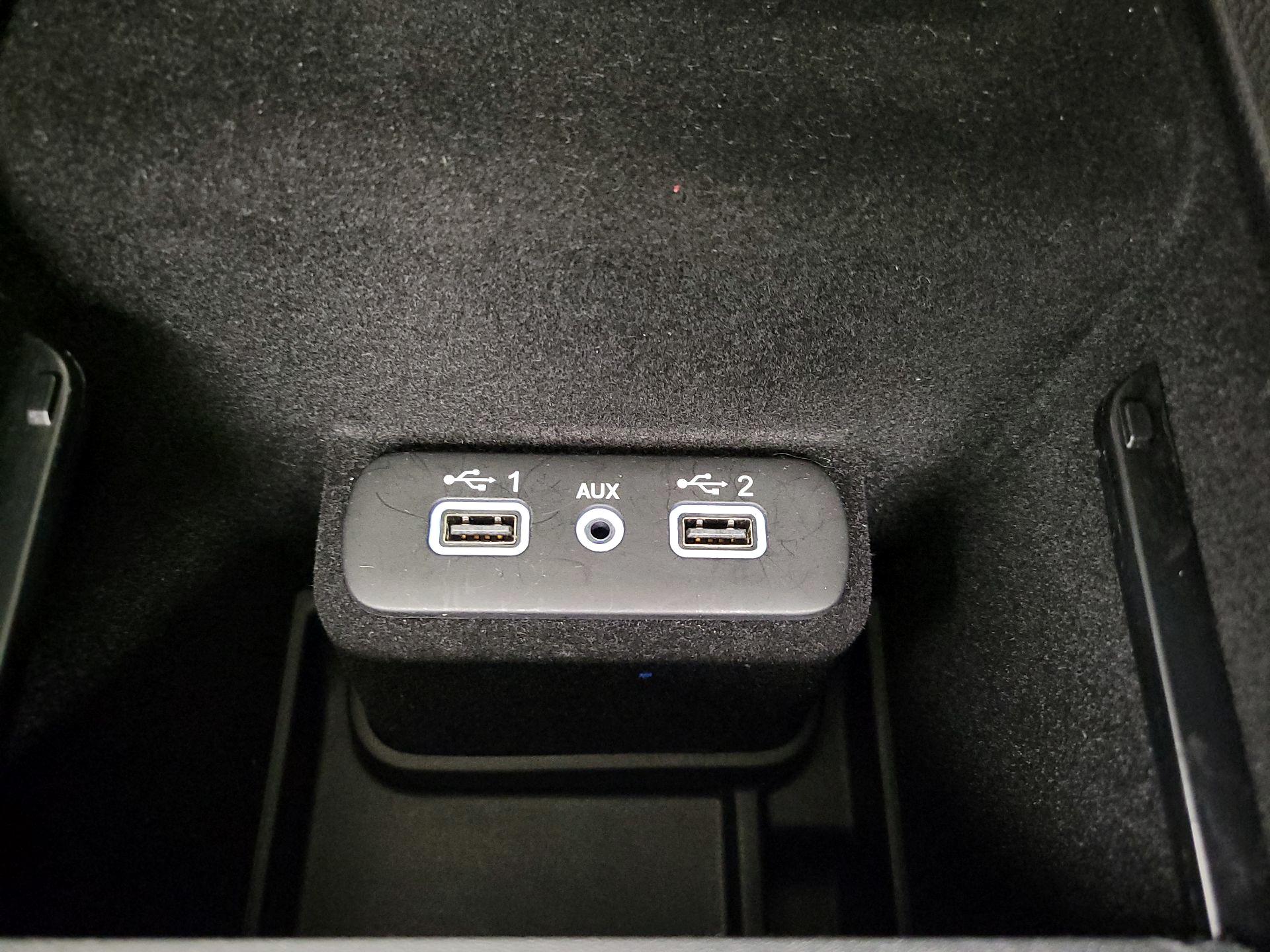 Thumbnail: 2023 Chrysler 300 - 19