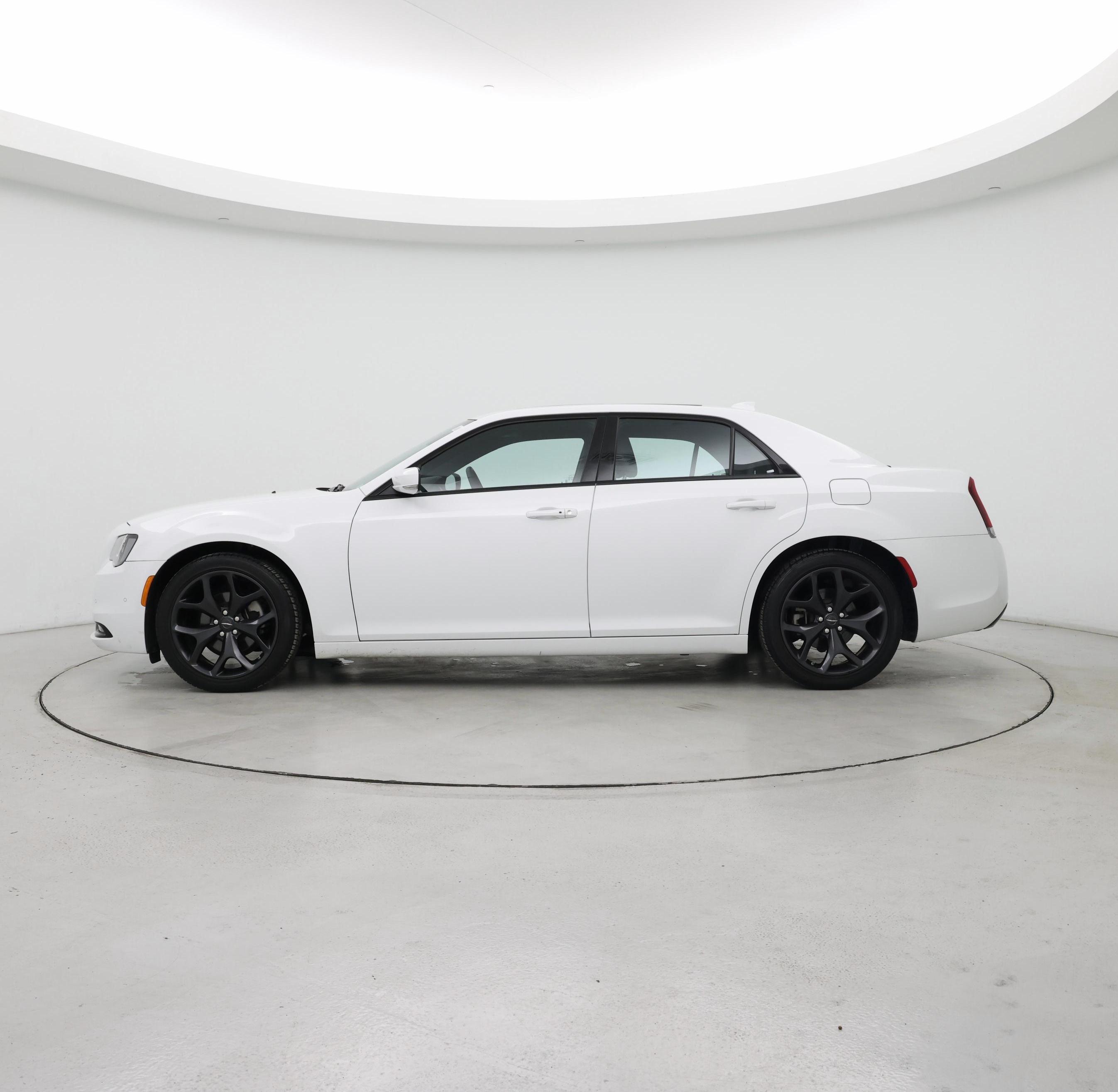 Thumbnail: 2023 Chrysler 300 - 3