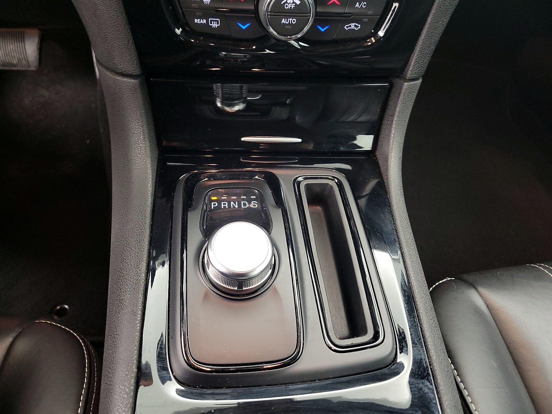 Thumbnail: 2023 Chrysler 300 - 17