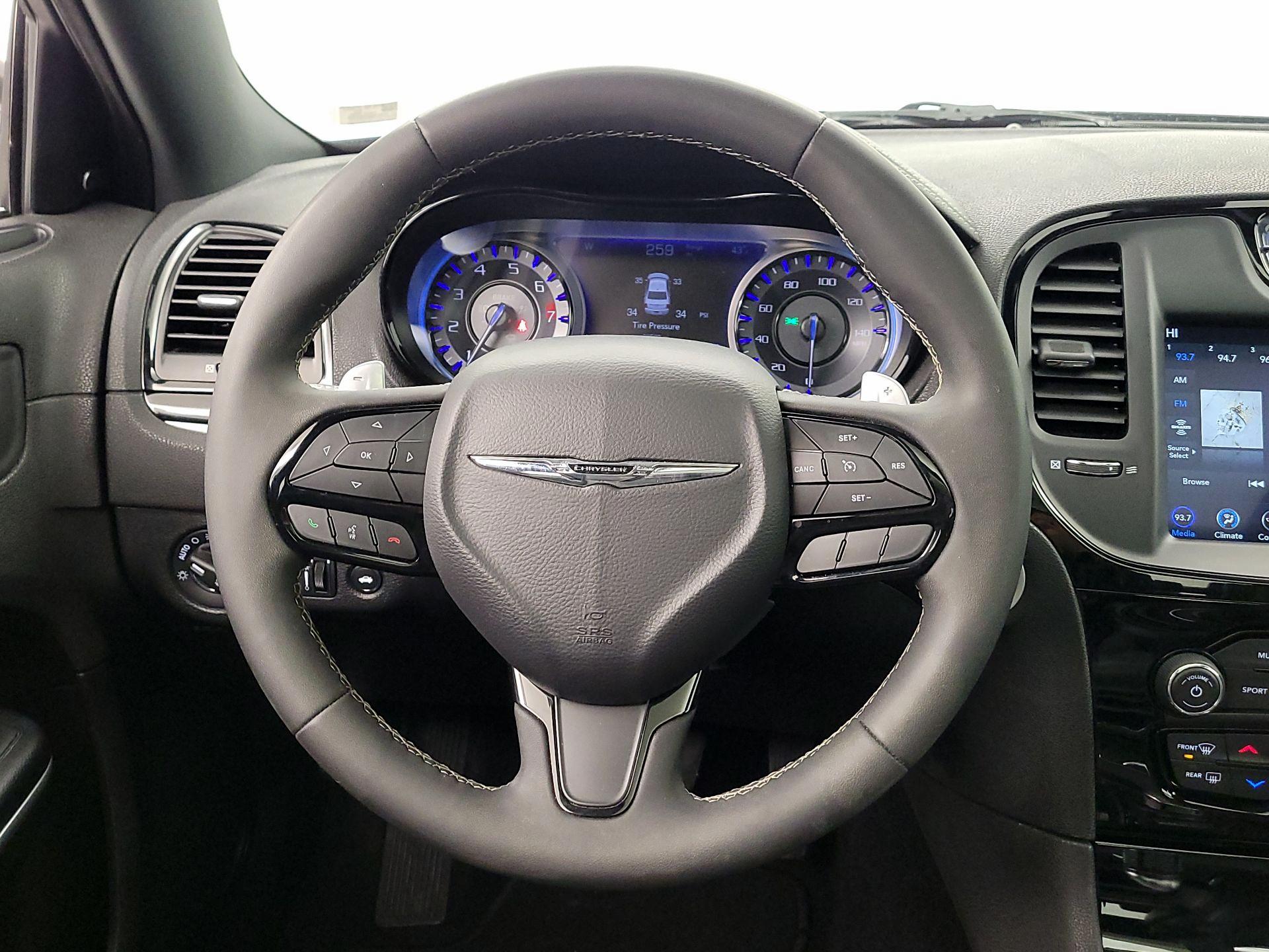 Thumbnail: 2023 Chrysler 300 - 10