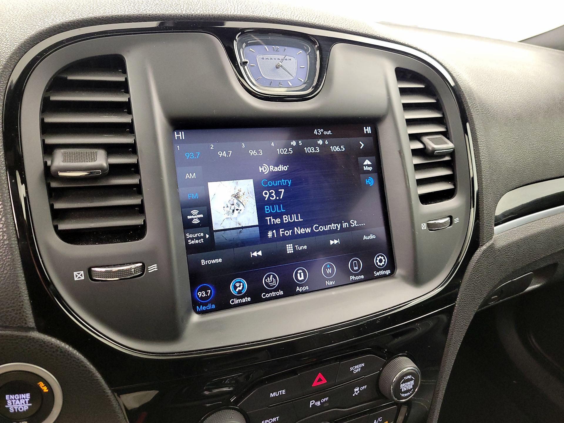 Thumbnail: 2023 Chrysler 300 - 16