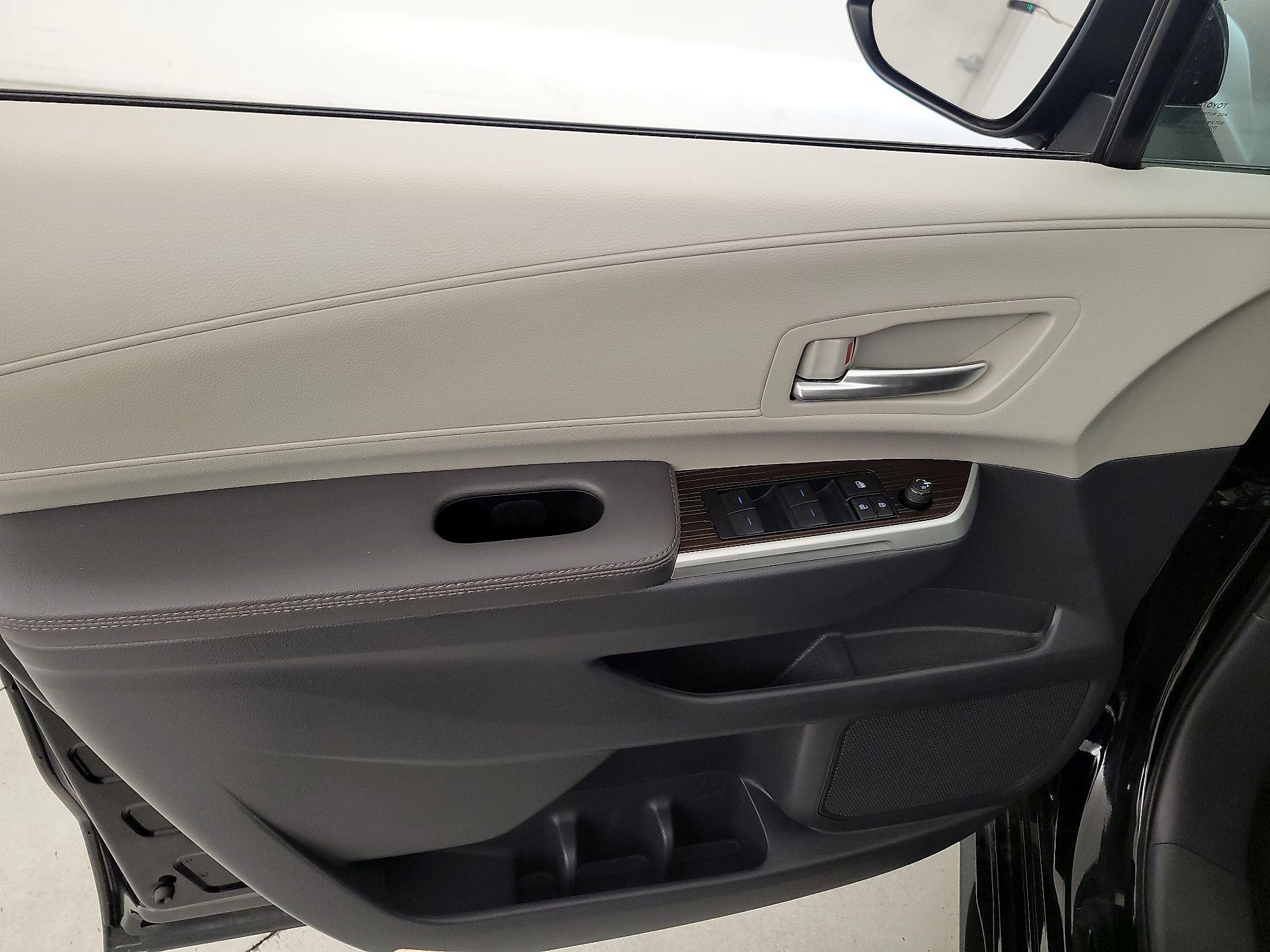 Thumbnail: 2024 Toyota Sienna - 12