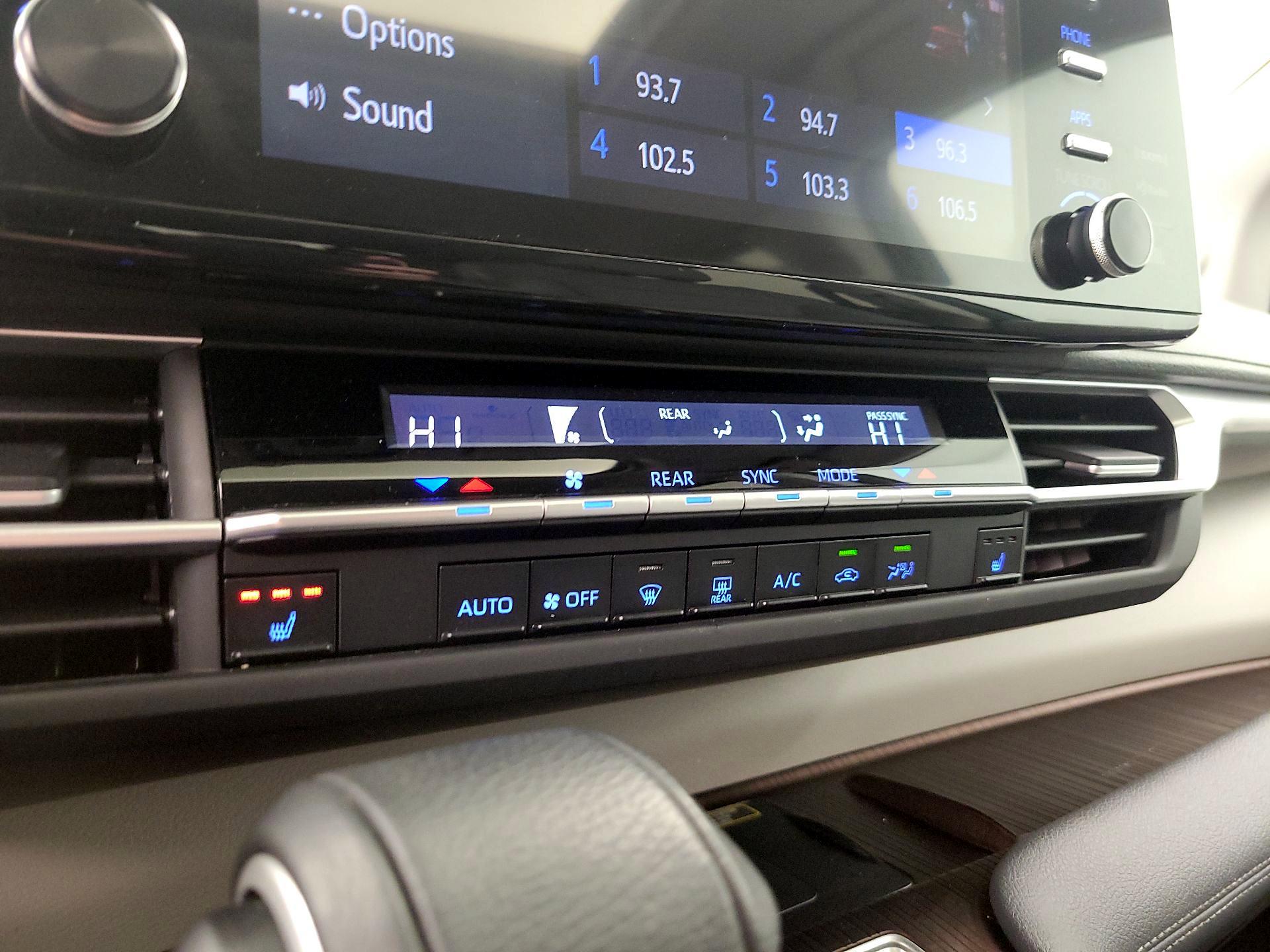 Thumbnail: 2024 Toyota Sienna - 17