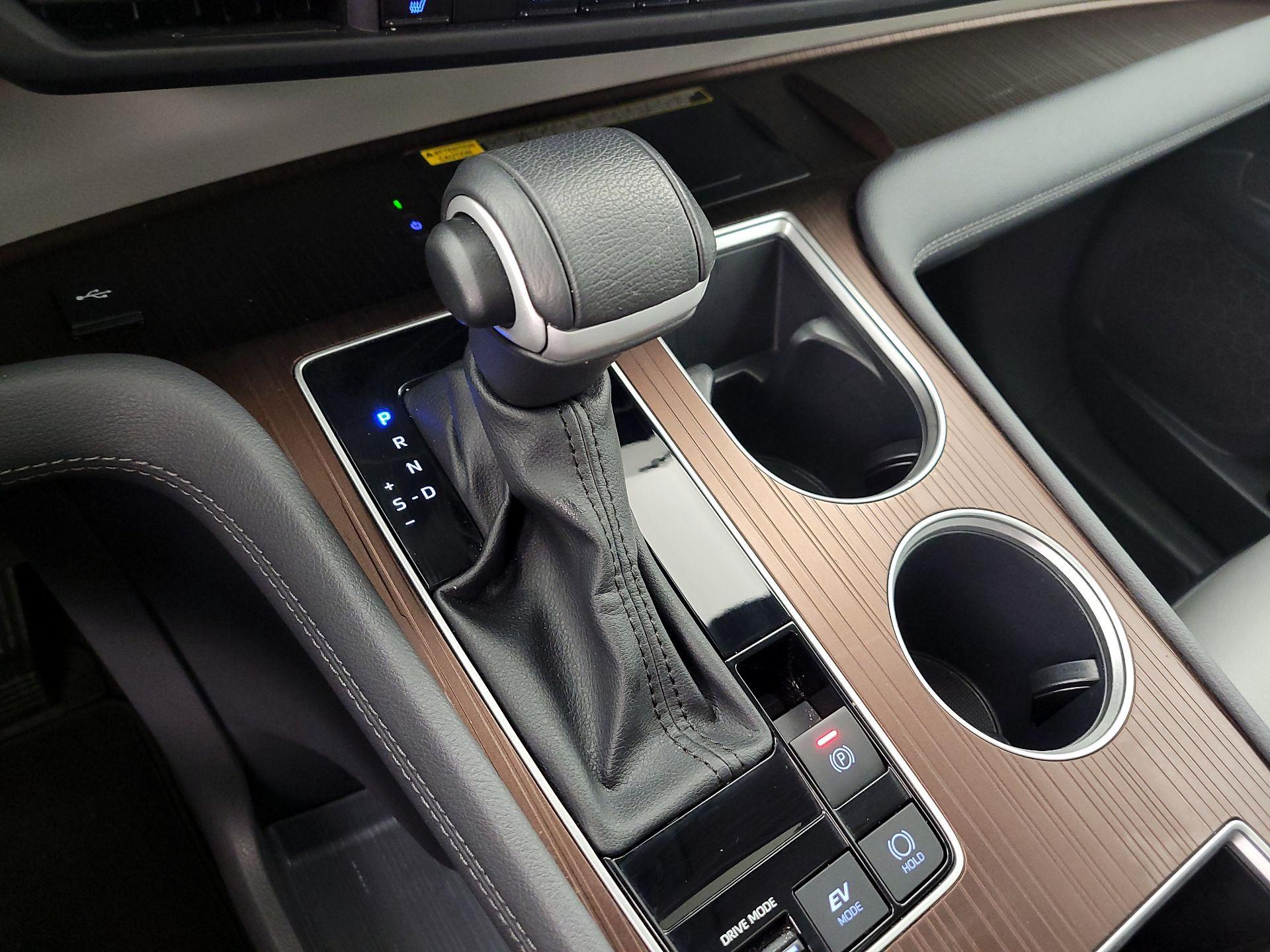 Thumbnail: 2024 Toyota Sienna - 18