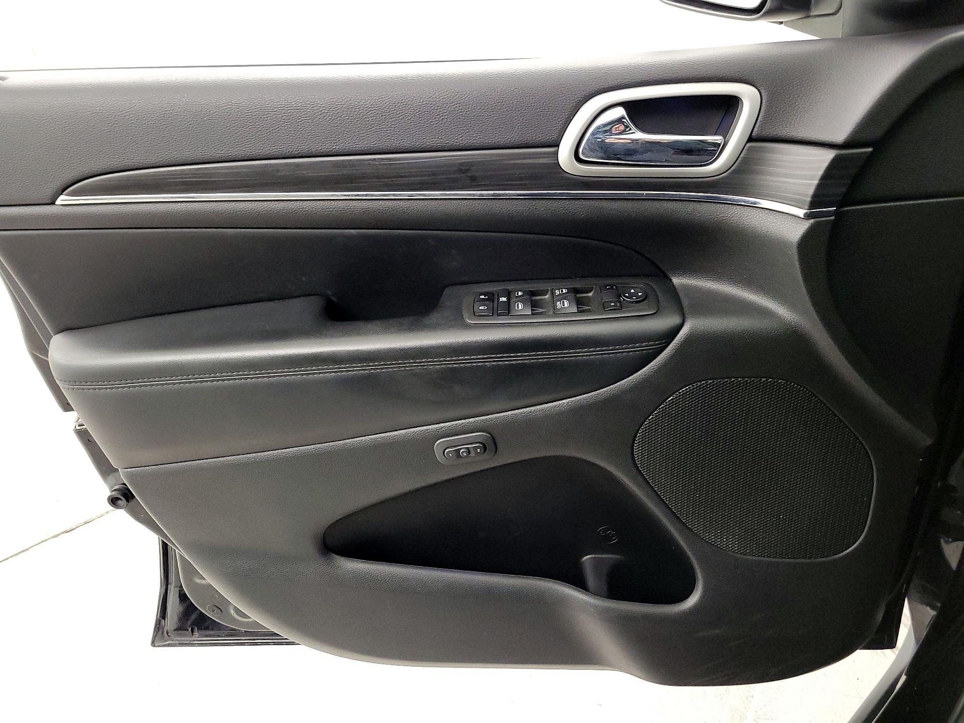 Thumbnail: 2022 Jeep Grand Cherokee - 12