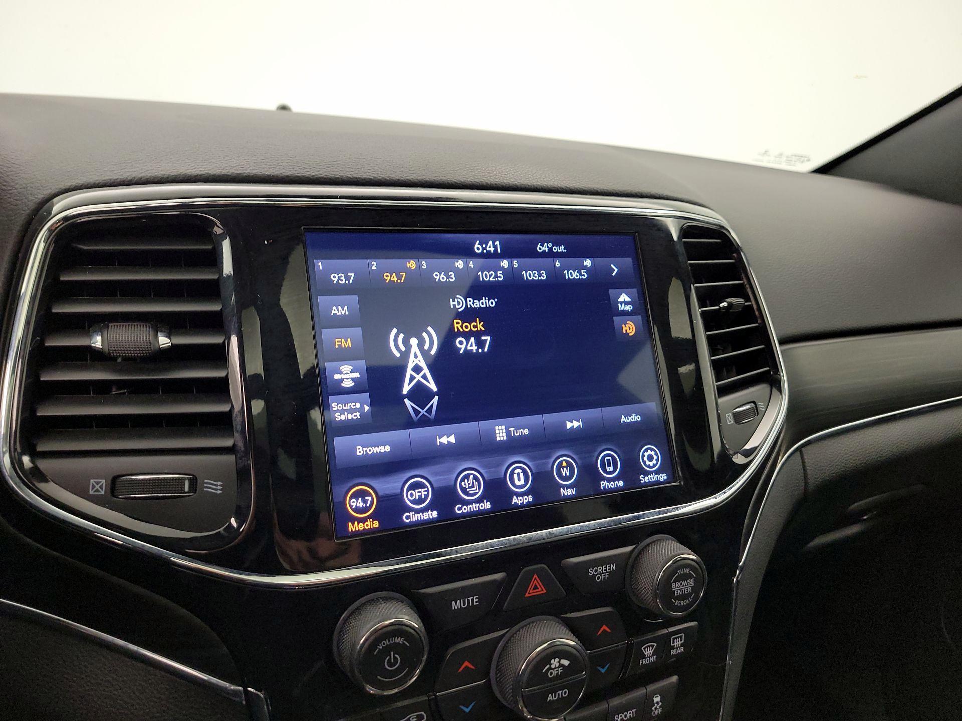 Thumbnail: 2022 Jeep Grand Cherokee - 16