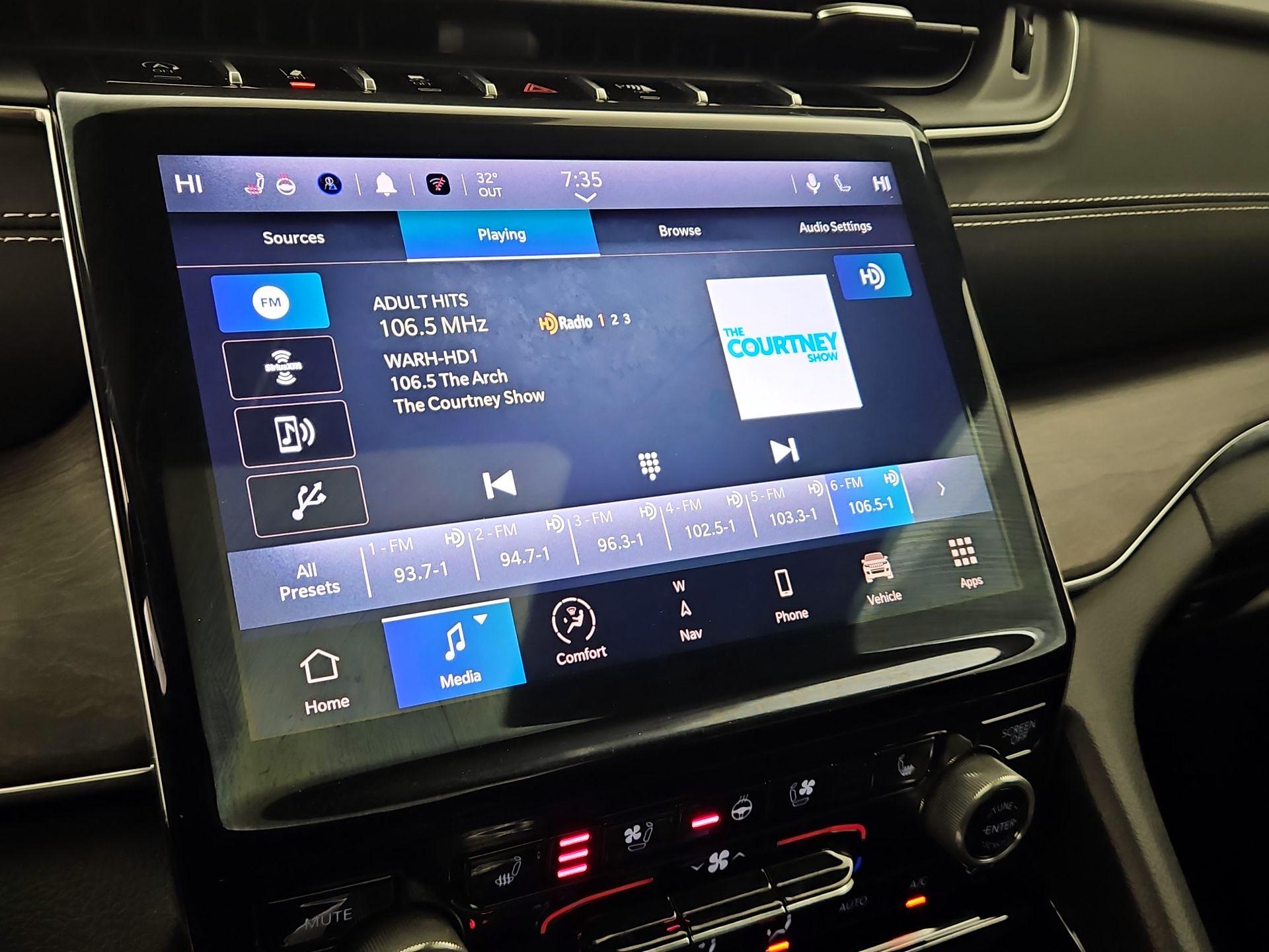 Thumbnail: 2022 Jeep Grand Cherokee L - 16