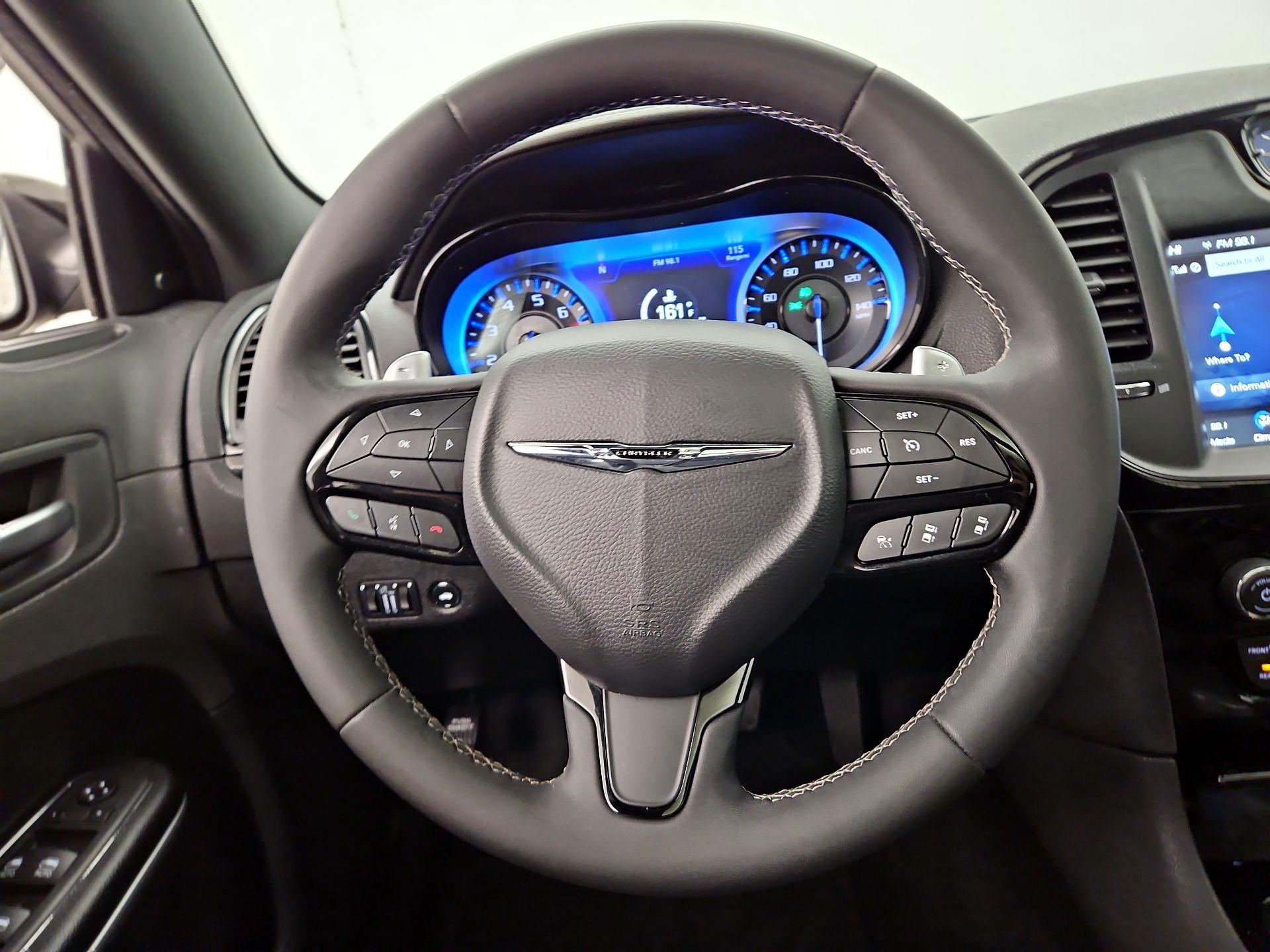 Thumbnail: 2023 Chrysler 300 - 10