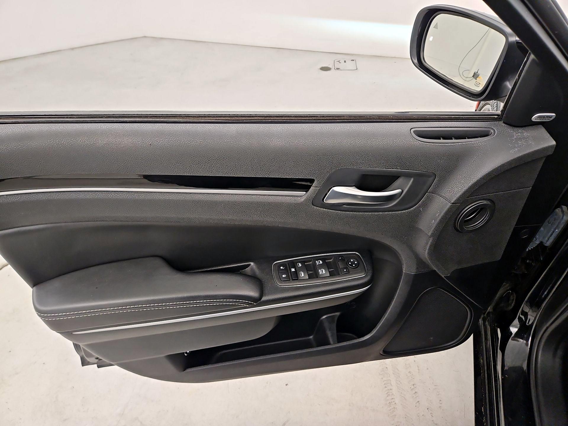 Thumbnail: 2023 Chrysler 300 - 12