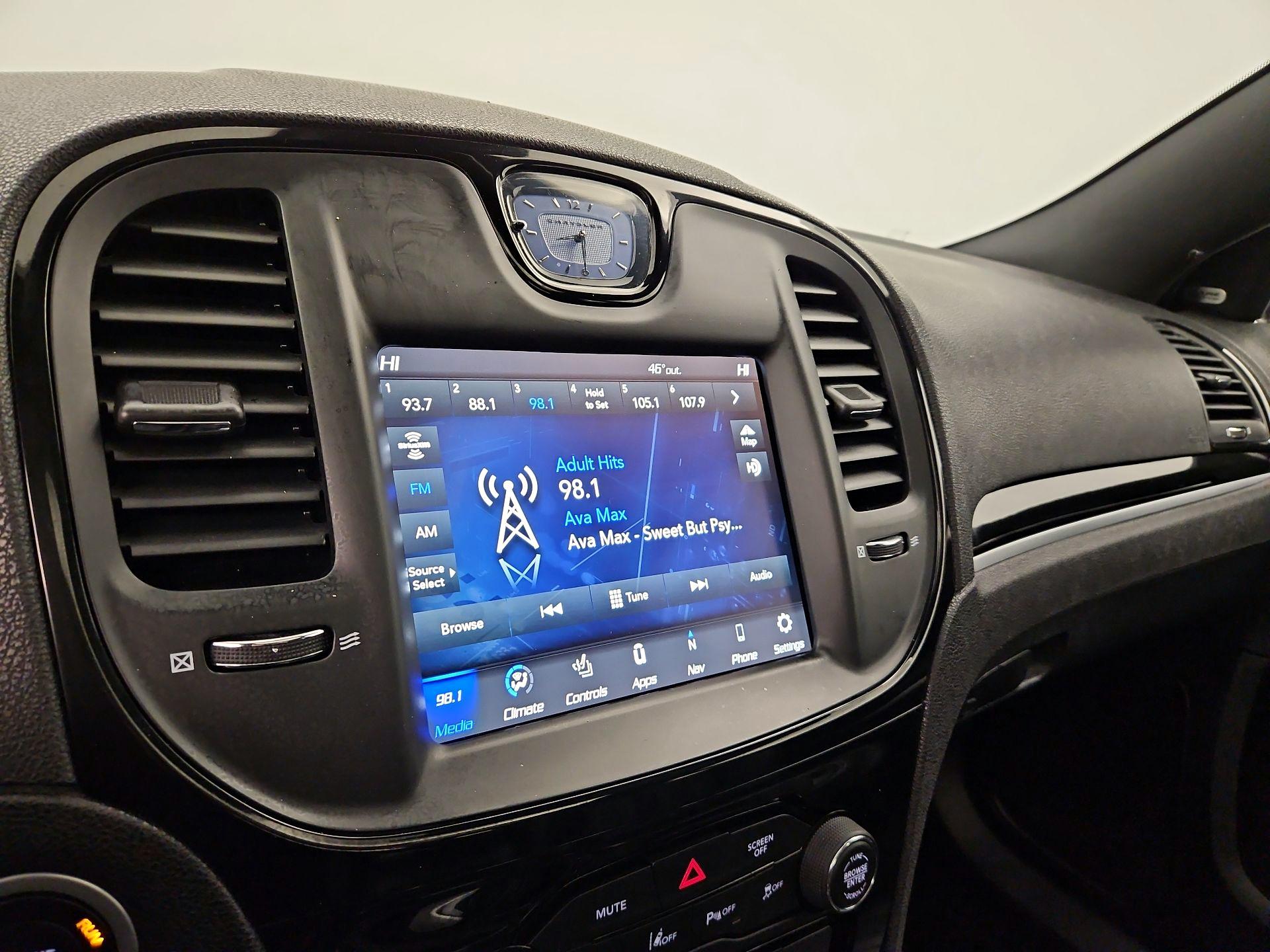 Thumbnail: 2023 Chrysler 300 - 16