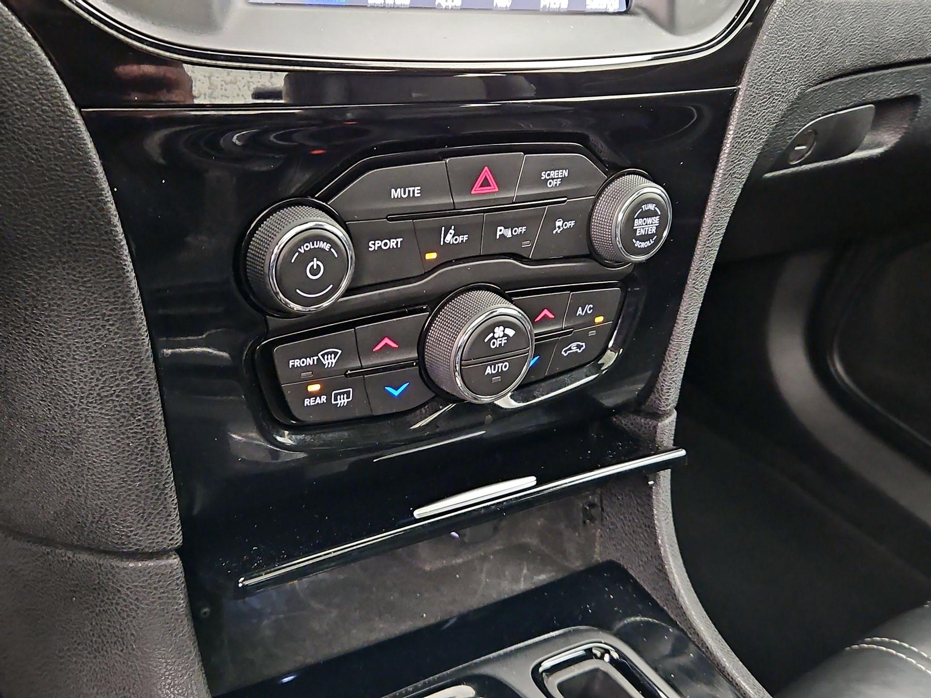 Thumbnail: 2023 Chrysler 300 - 17