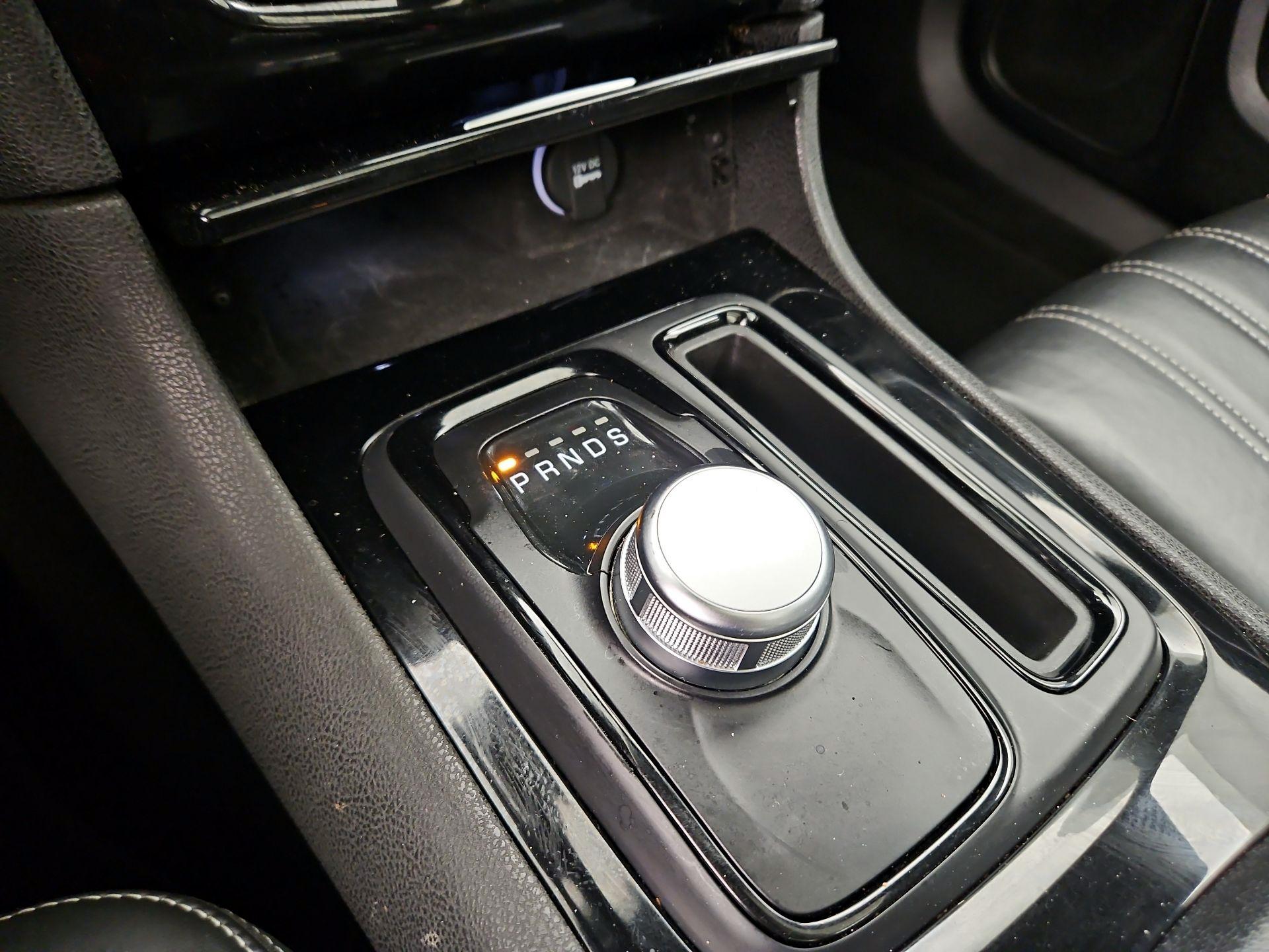 Thumbnail: 2023 Chrysler 300 - 18