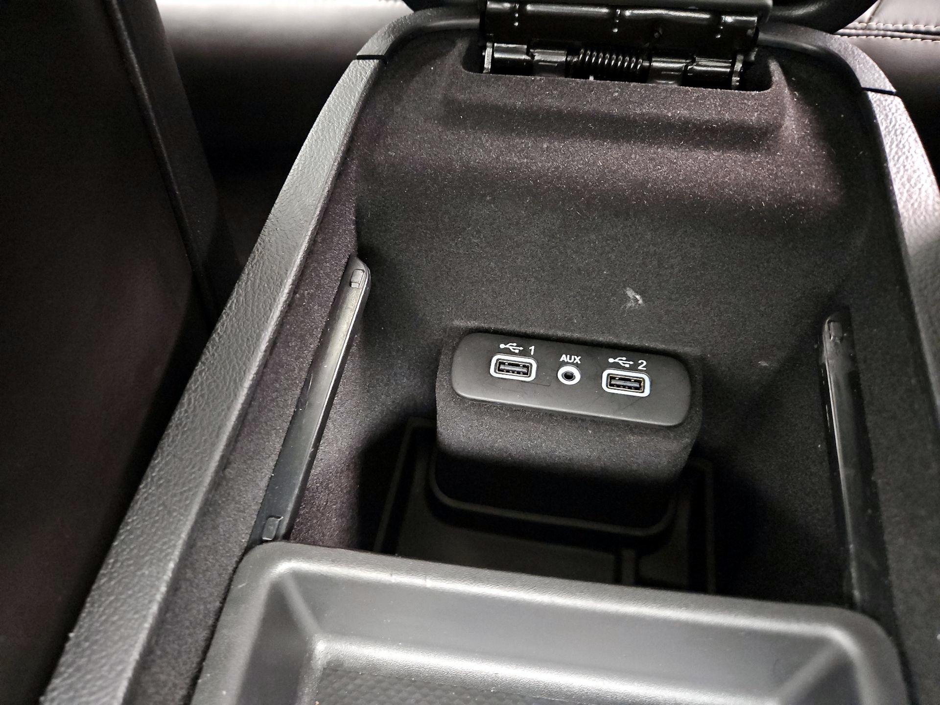 Thumbnail: 2023 Chrysler 300 - 19