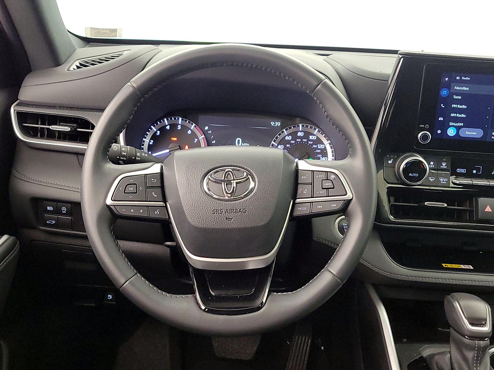 Thumbnail: 2024 Toyota Highlander - 10