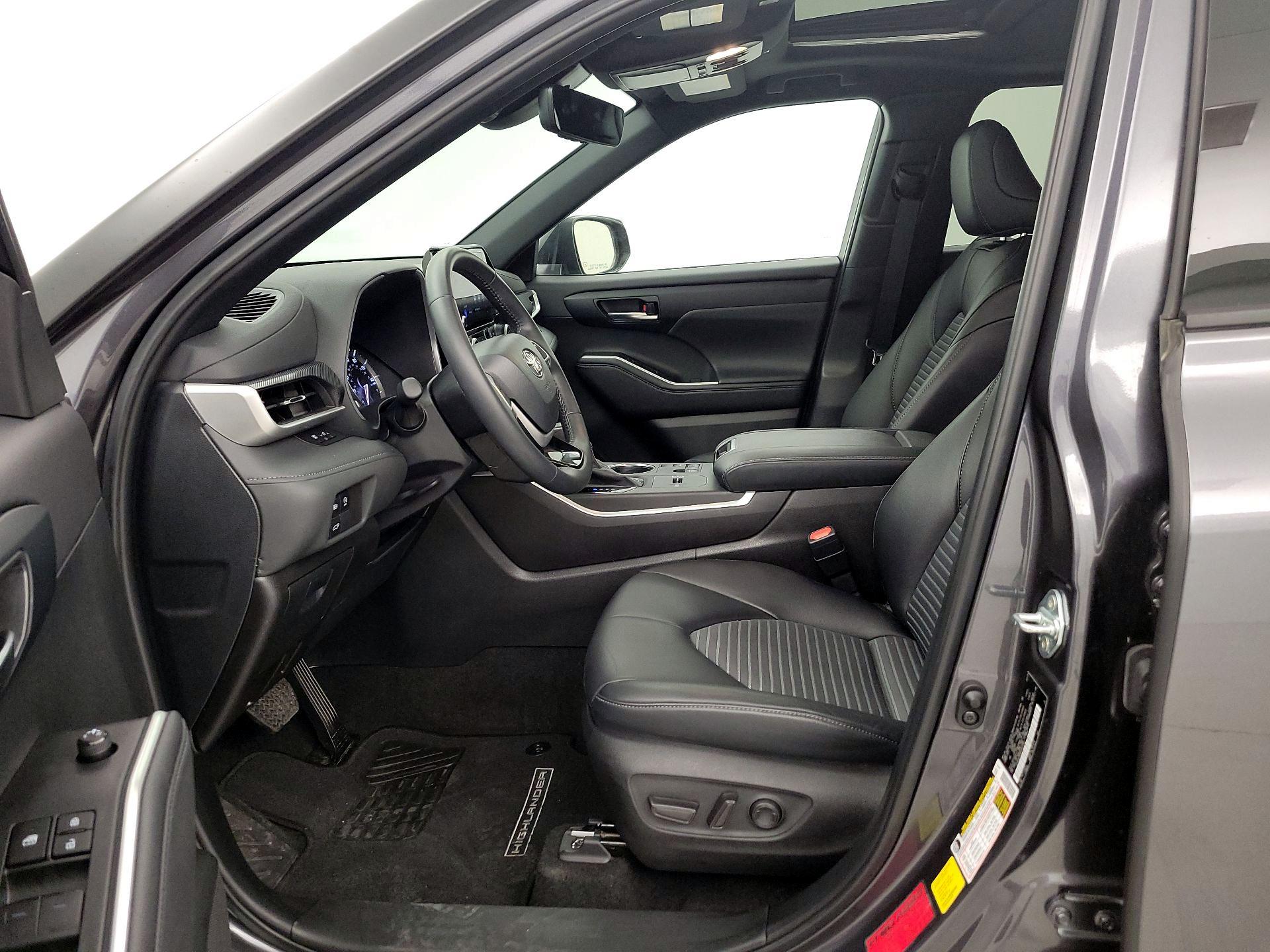 Thumbnail: 2024 Toyota Highlander - 11