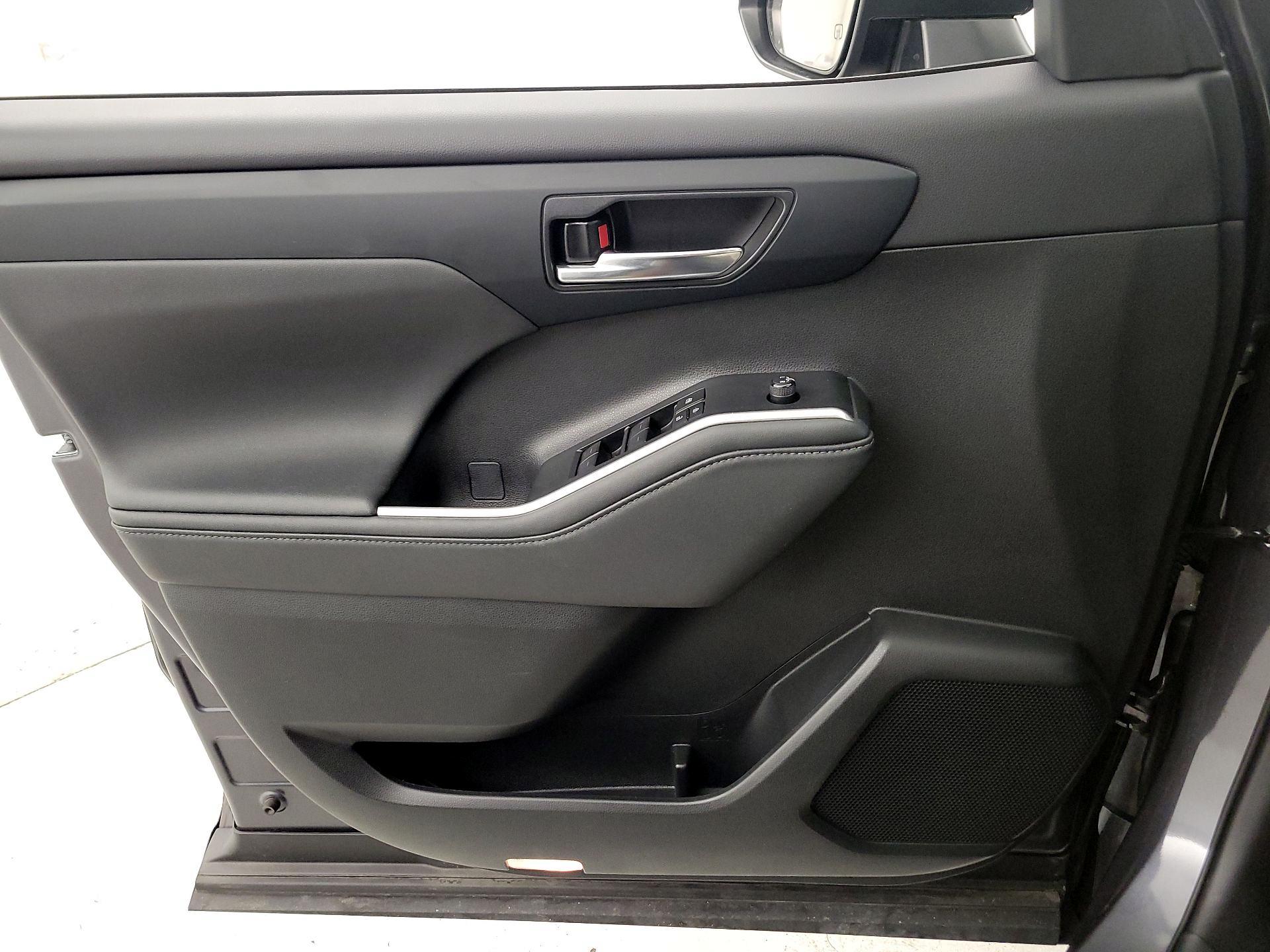 Thumbnail: 2024 Toyota Highlander - 12