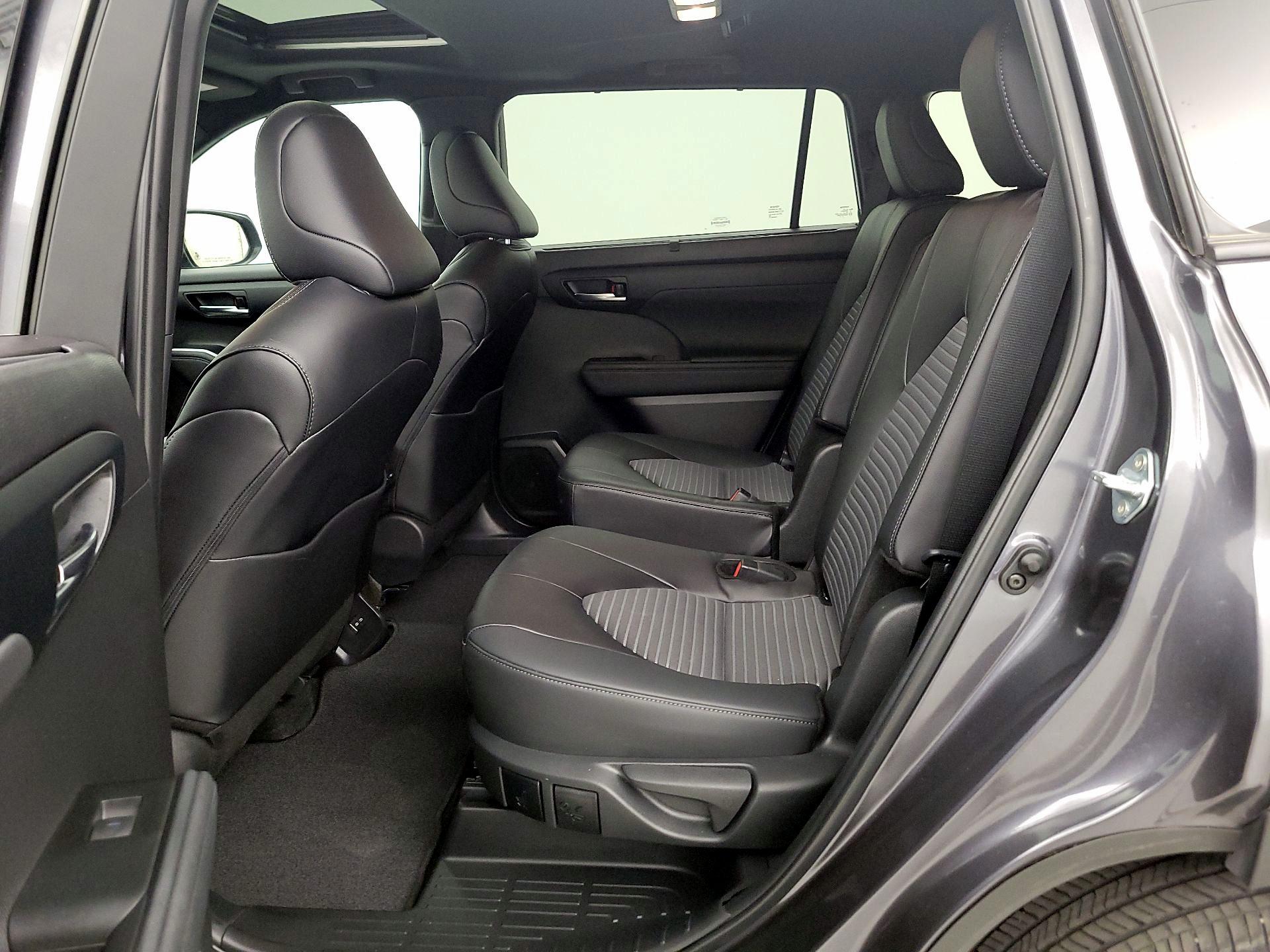 Thumbnail: 2024 Toyota Highlander - 20