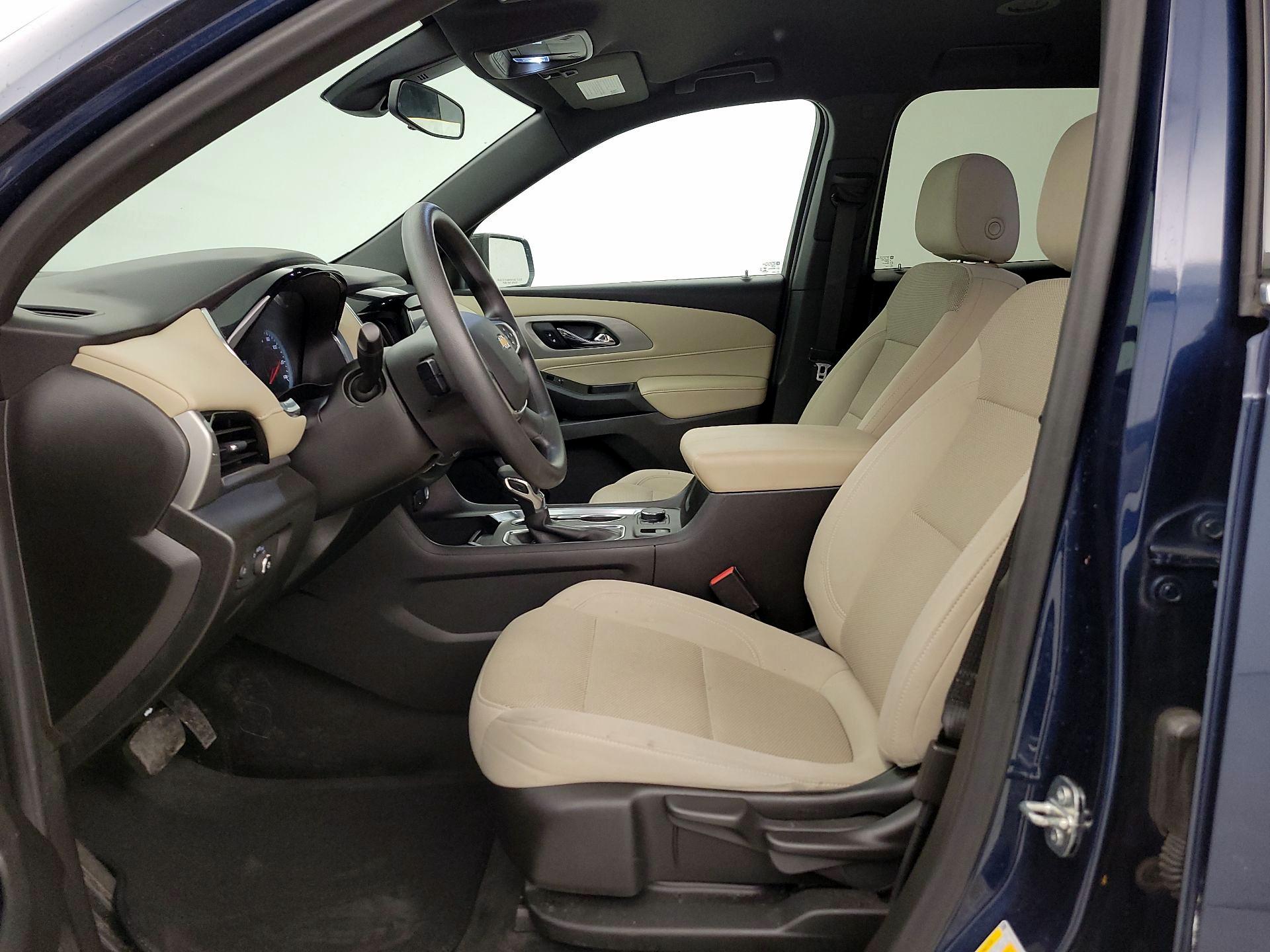 Thumbnail: 2022 Chevrolet Traverse - 11