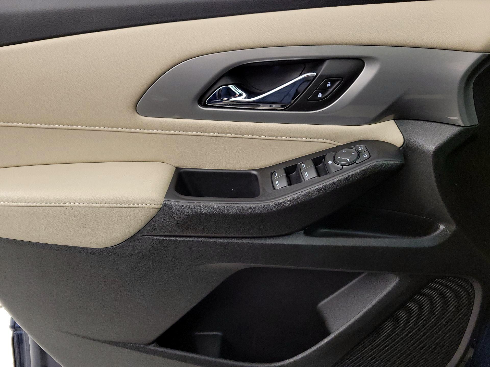 Thumbnail: 2022 Chevrolet Traverse - 12